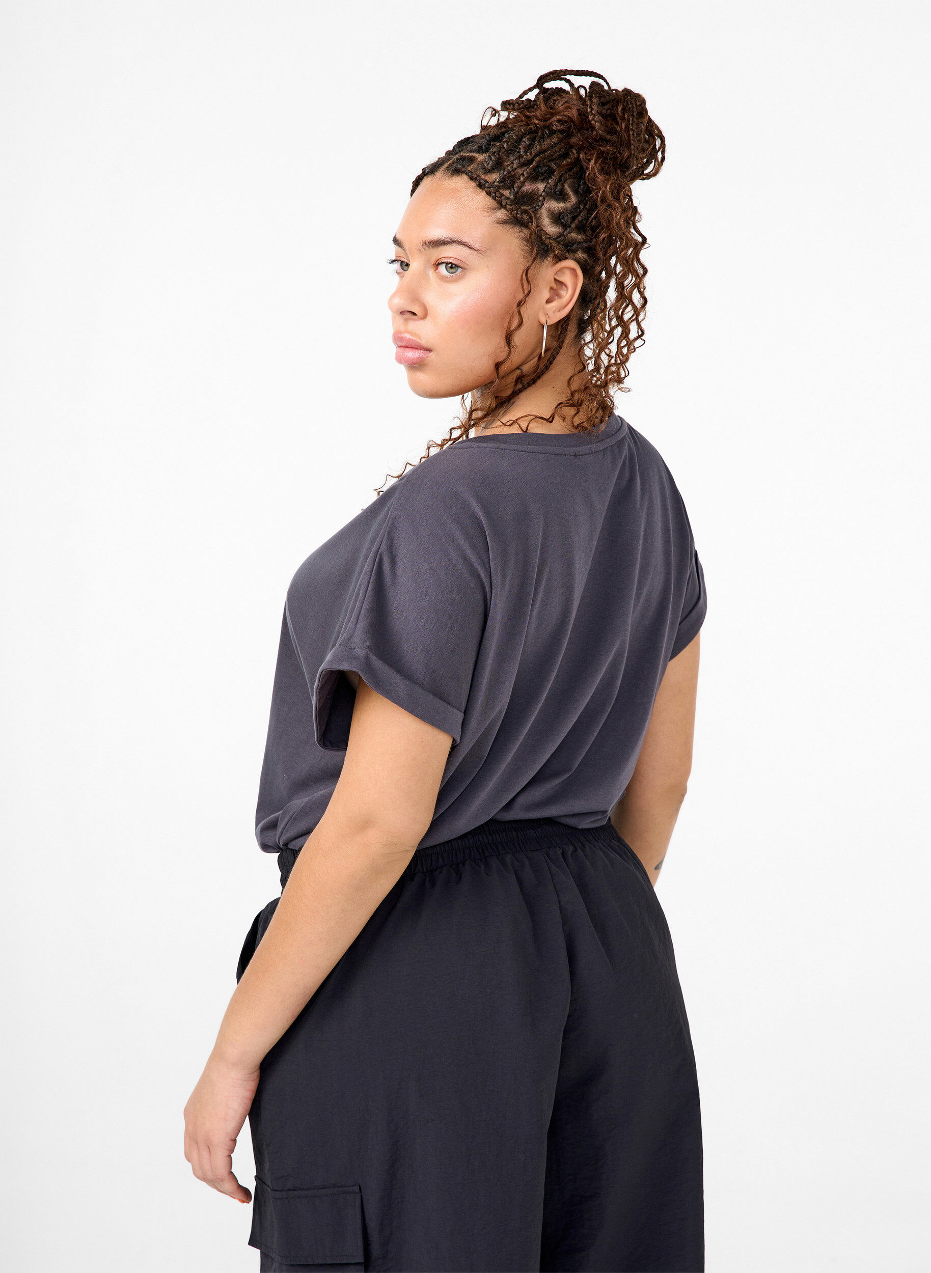 ZizziKurz&auml;rmliges T-Shirt aus einer Baumwollmischung, Grau, Model image number 2