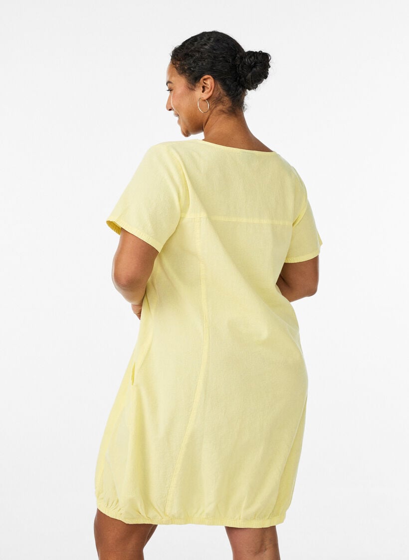 Kurzarm Kleid aus Baumwolle, Gelb, Model image number 2