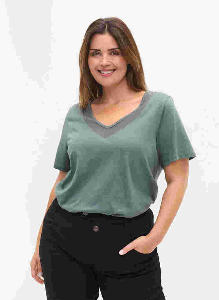 Kurzarm T-Shirt mit V-Ausschnitt und Mesh, Balsam Green, Model image number 0