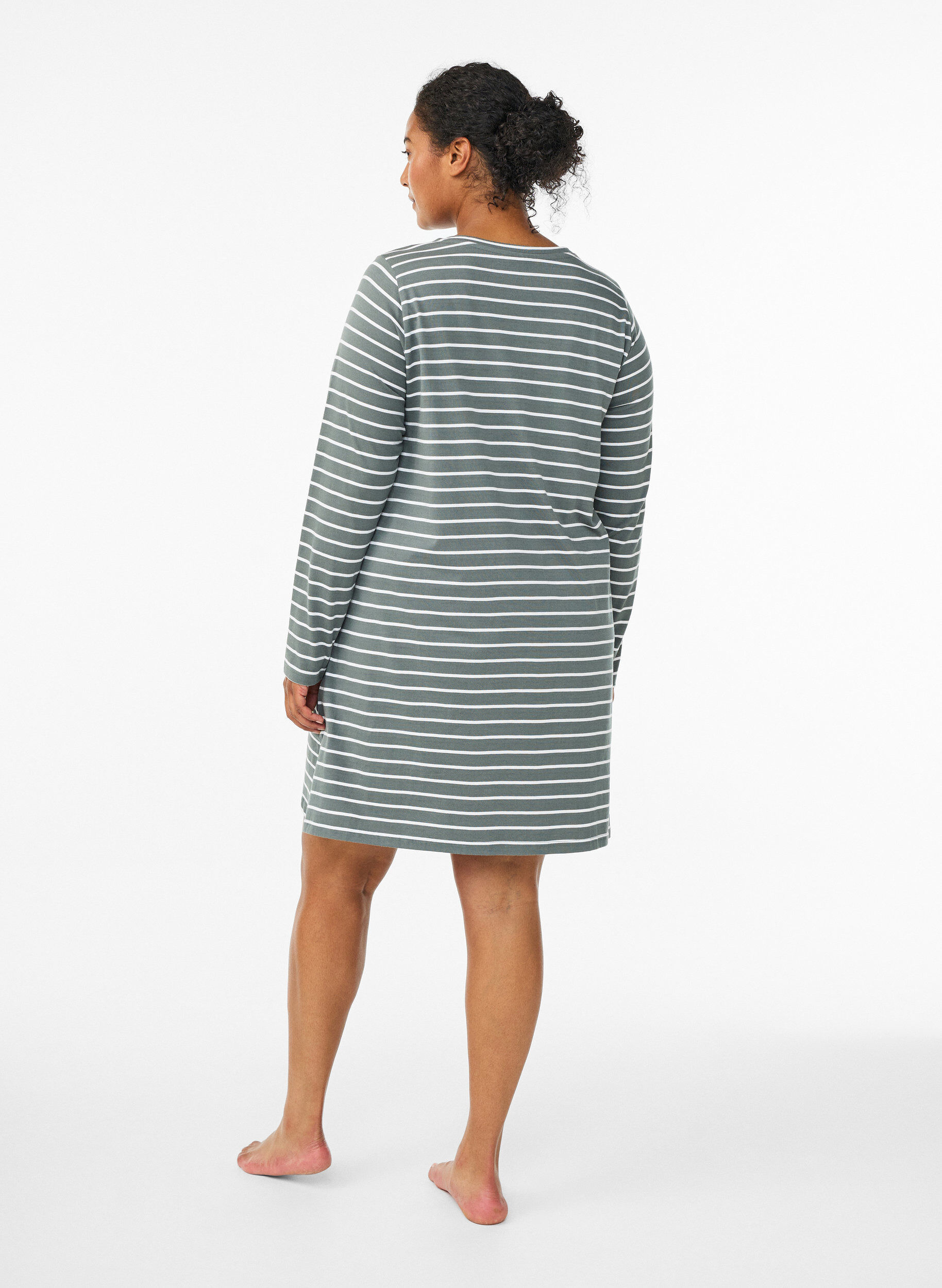ZizziGestreiftes Nachthemd aus Bio-Baumwolle, Gr&uuml;n, Model image number 2