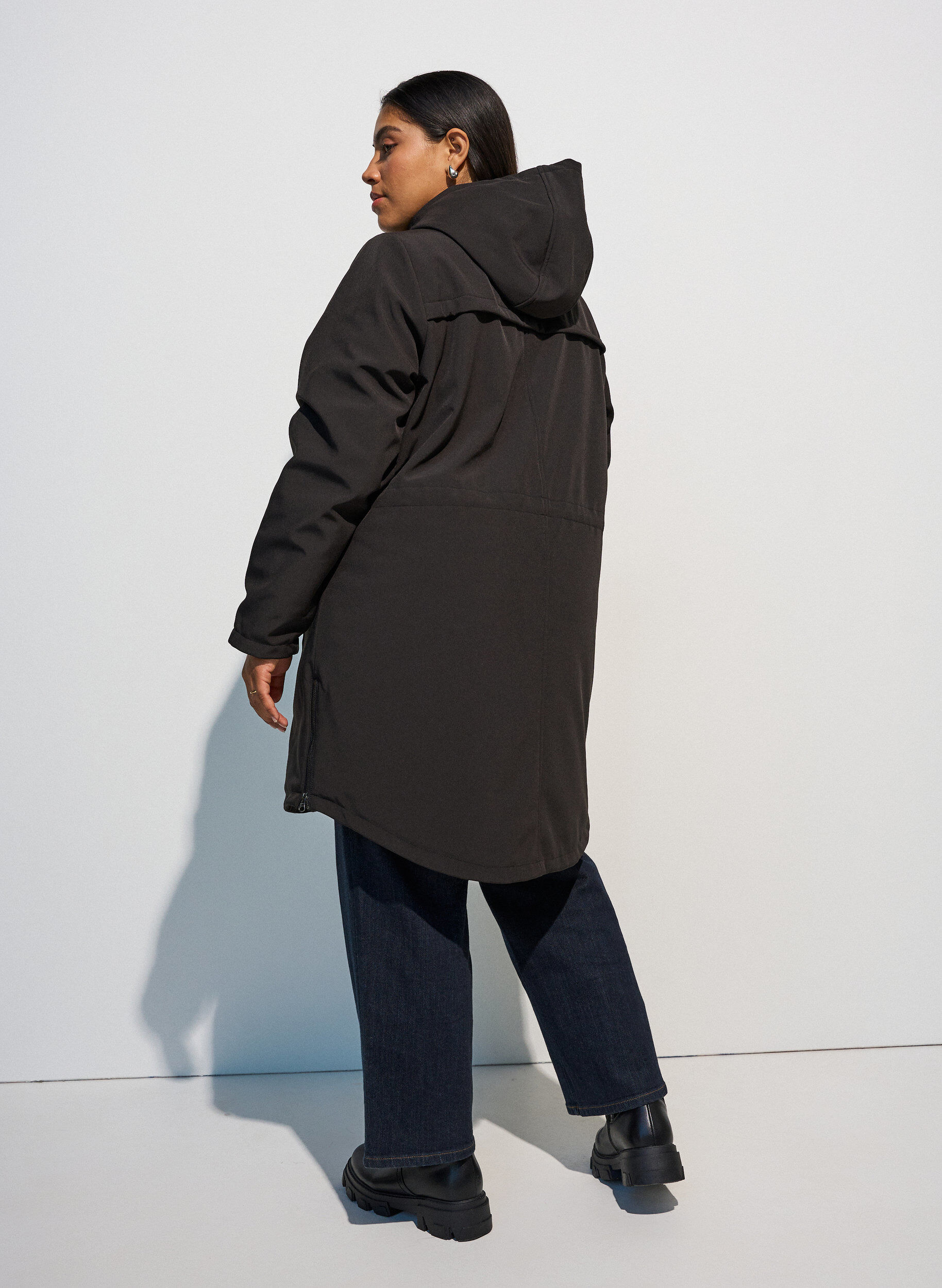 ZizziWasserabweisende Softshell-Jacke mit Steppfutter, Schwarz, Model image number 2