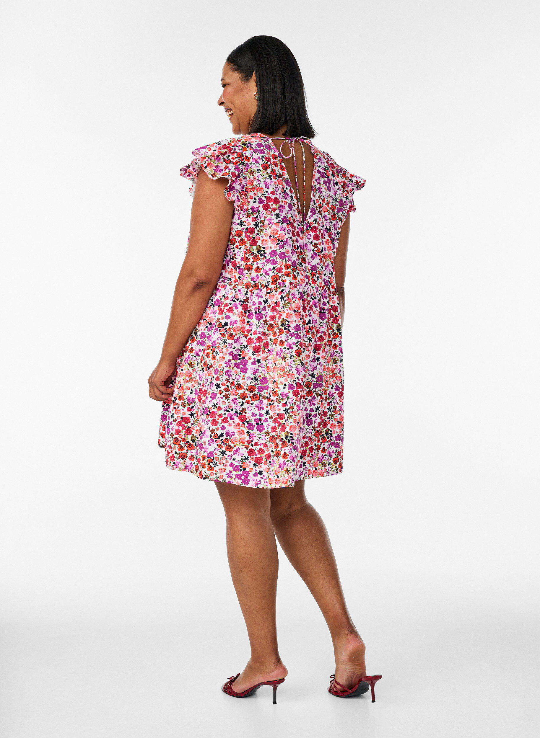ZizziGebl&uuml;mtes Kleid aus Baumwolle mit R&uuml;schen und V-Ausschnitt, Pink, Model image number 2