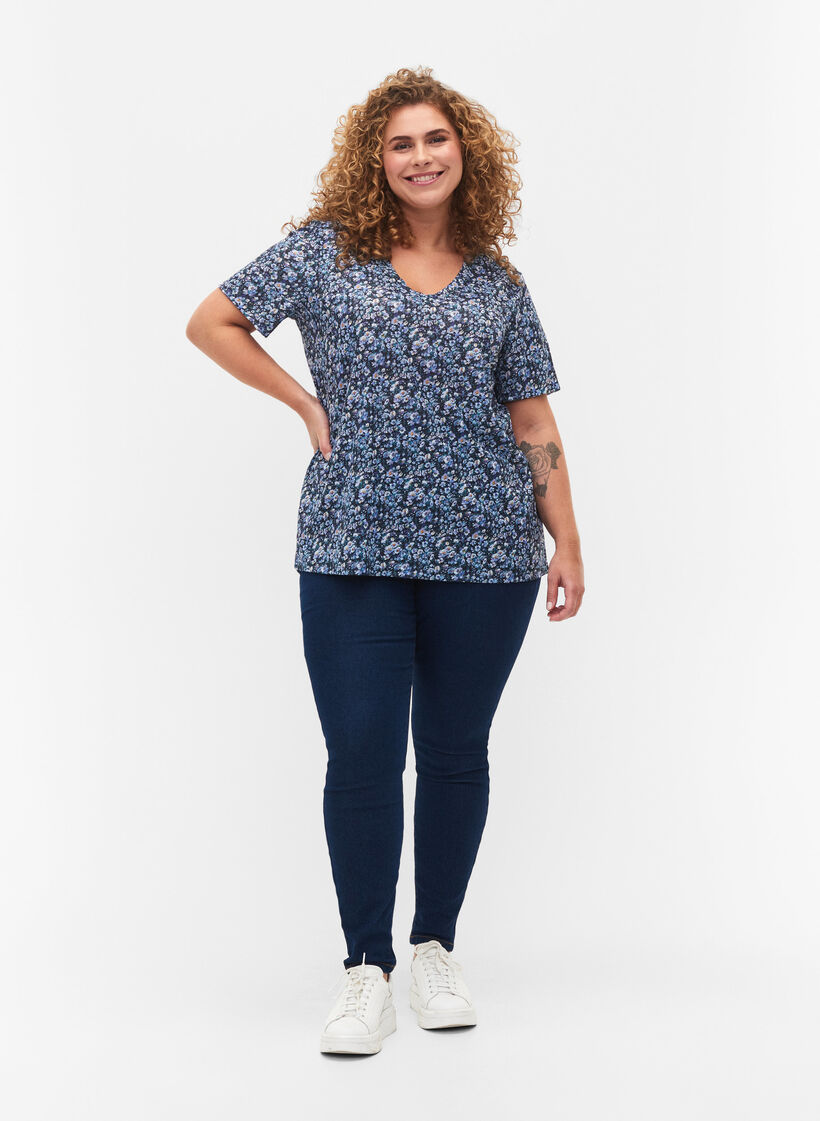 FLASH - Bedrucktes T-Shirt mit V-Ausschnitt, Blue Green Ditsy, Model image number 2