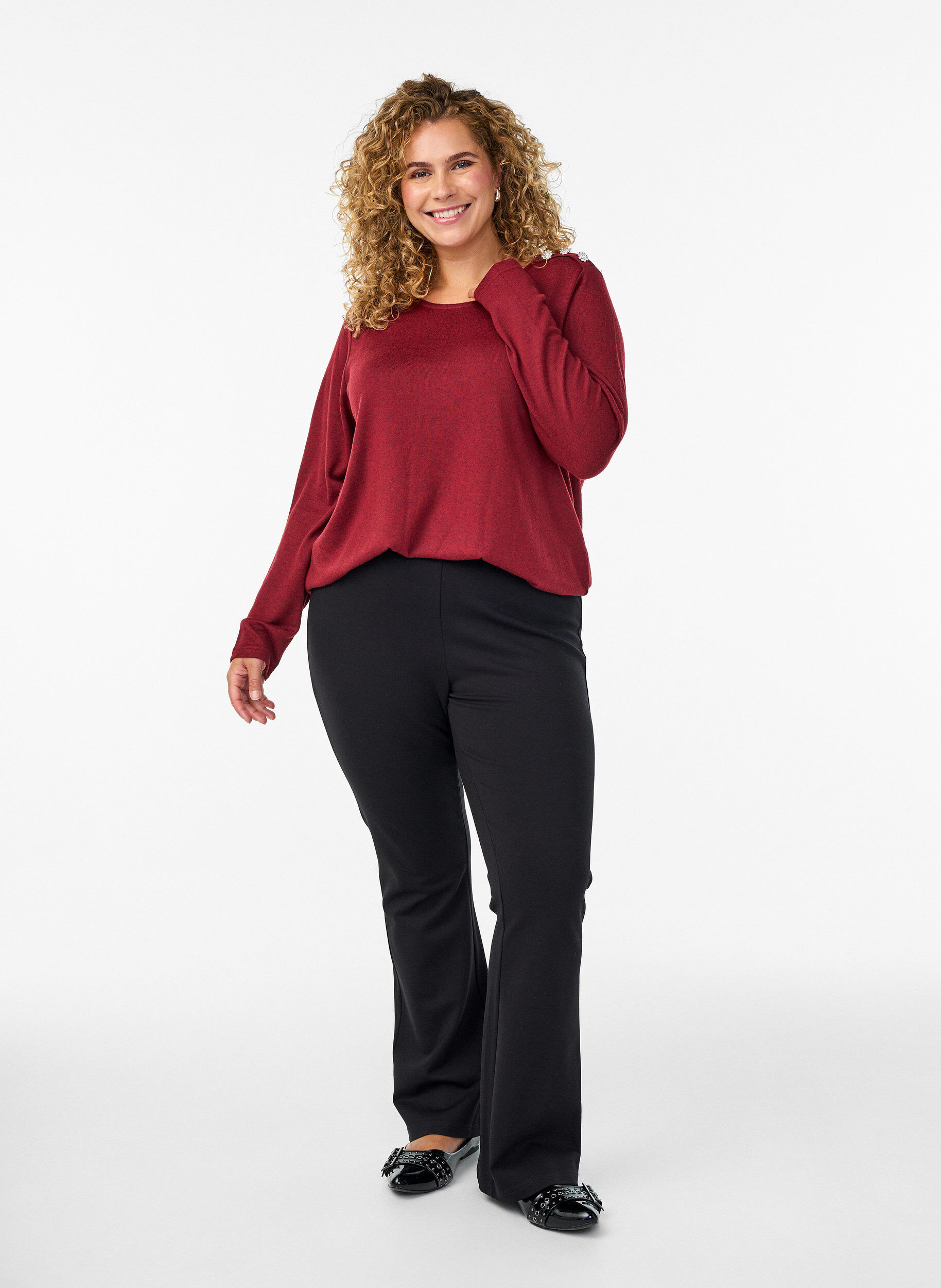 Bootcut-Hose aus Viskose-Mix, Schwarz, Model