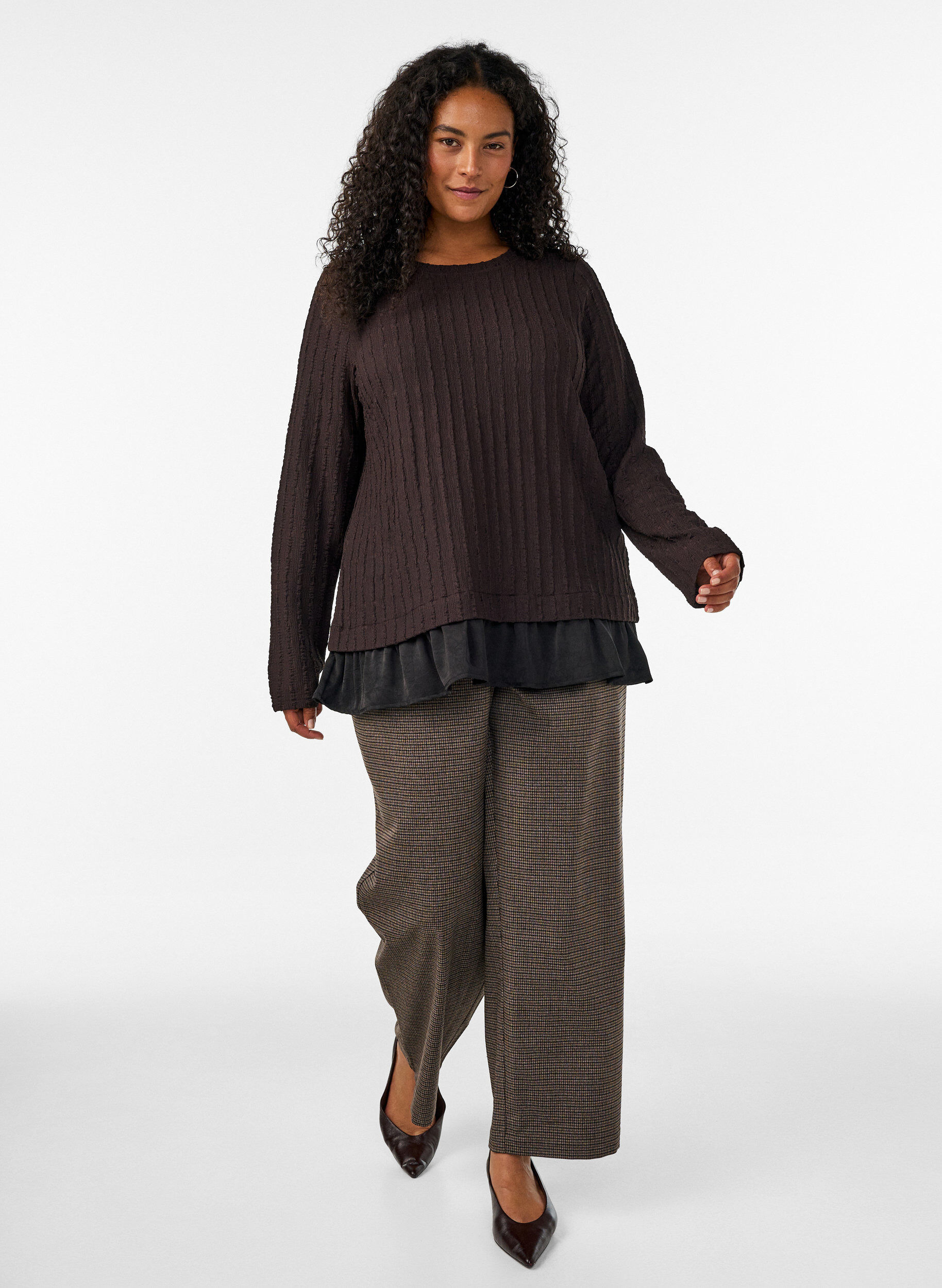 ZizziStrukturierte Bluse mit R&uuml;schensaum, Braun, Model image number 1