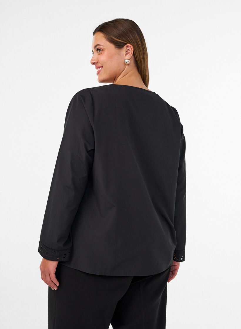 Hemdbluse mit Lochstickerei, Schwarz, Model image number 2
