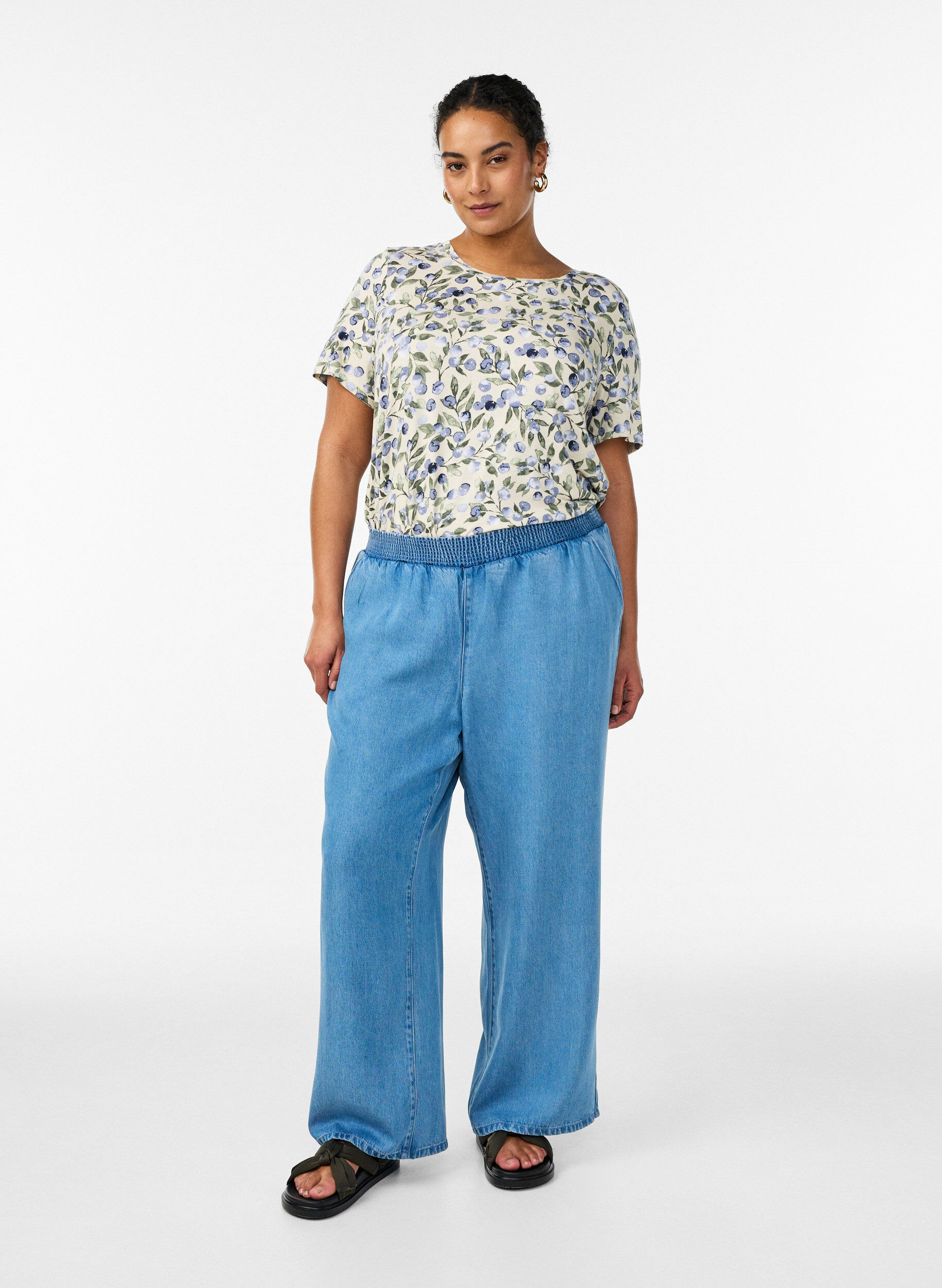 ZizziT-Shirt mit floralem Print, Vanille, Model image number 1