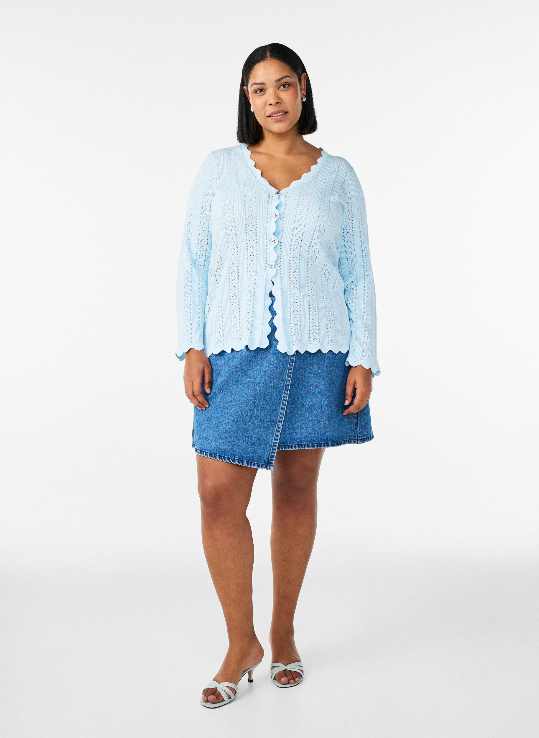 ZizziStrickjacke mit Lochstickerei und gewellten Kanten, Blau, Model image number 1