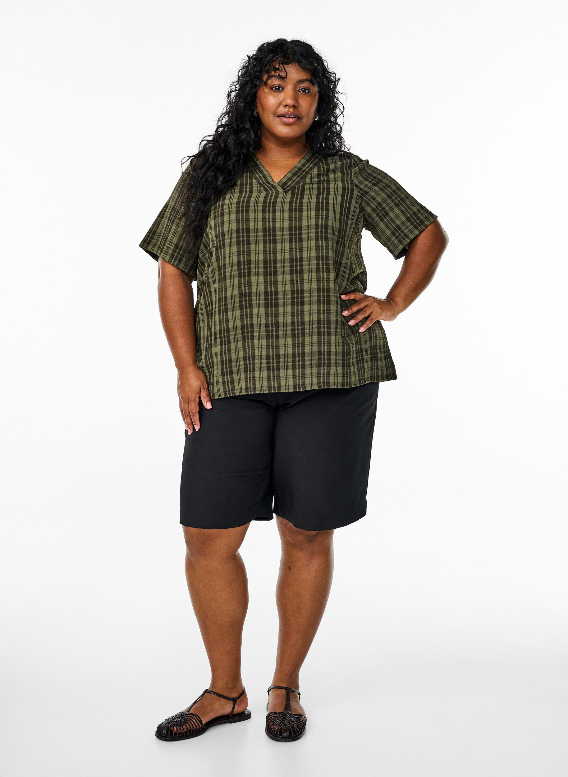 ZizziBluse mit Karo-Muster und V-Ausschnitt, Gr&uuml;n, Model image number 1