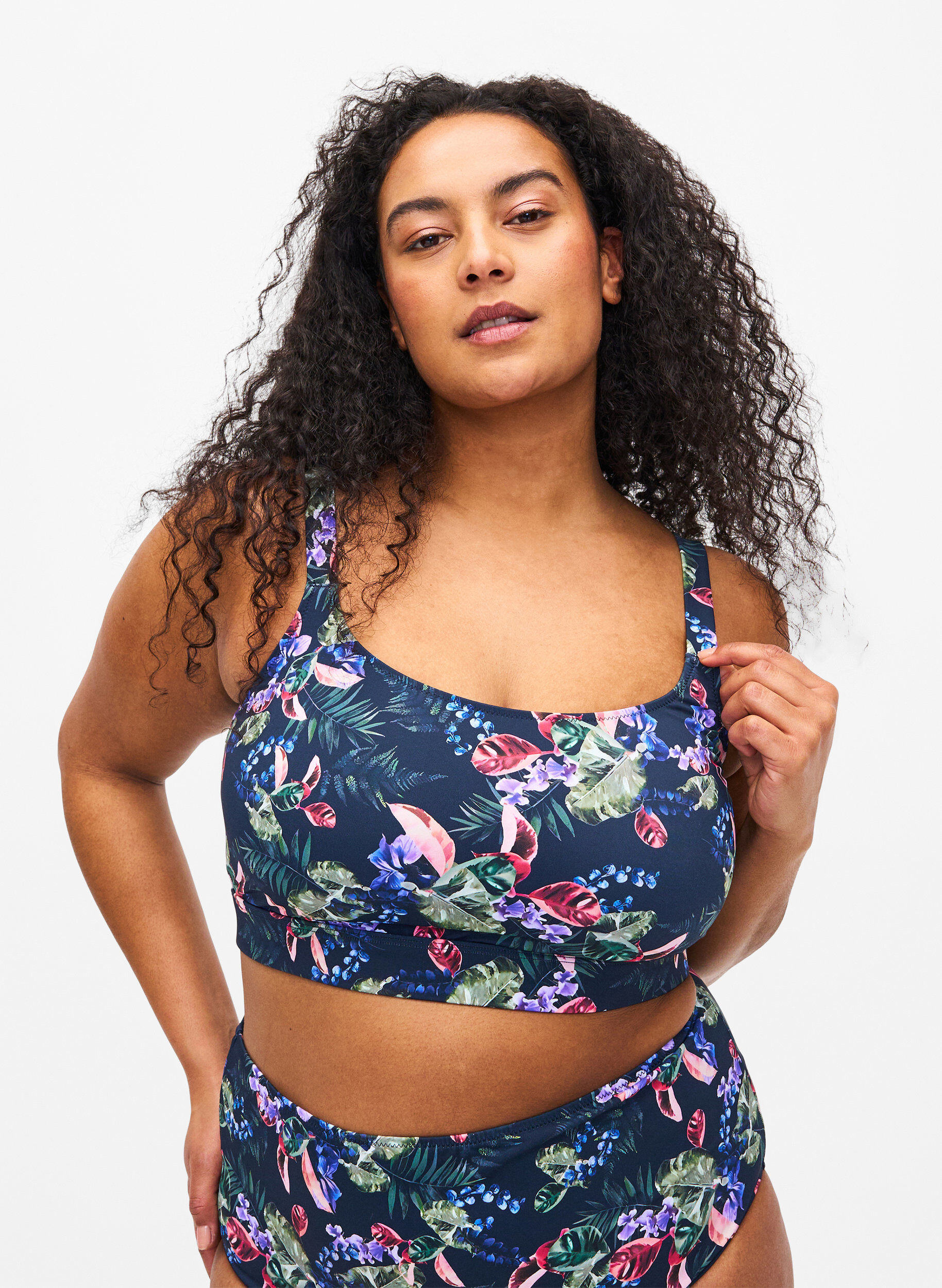 ZizziBedrucktes Bikini-Top mit verstellbaren Tr&auml;gern, Deep Palm AOP, Model image number 0