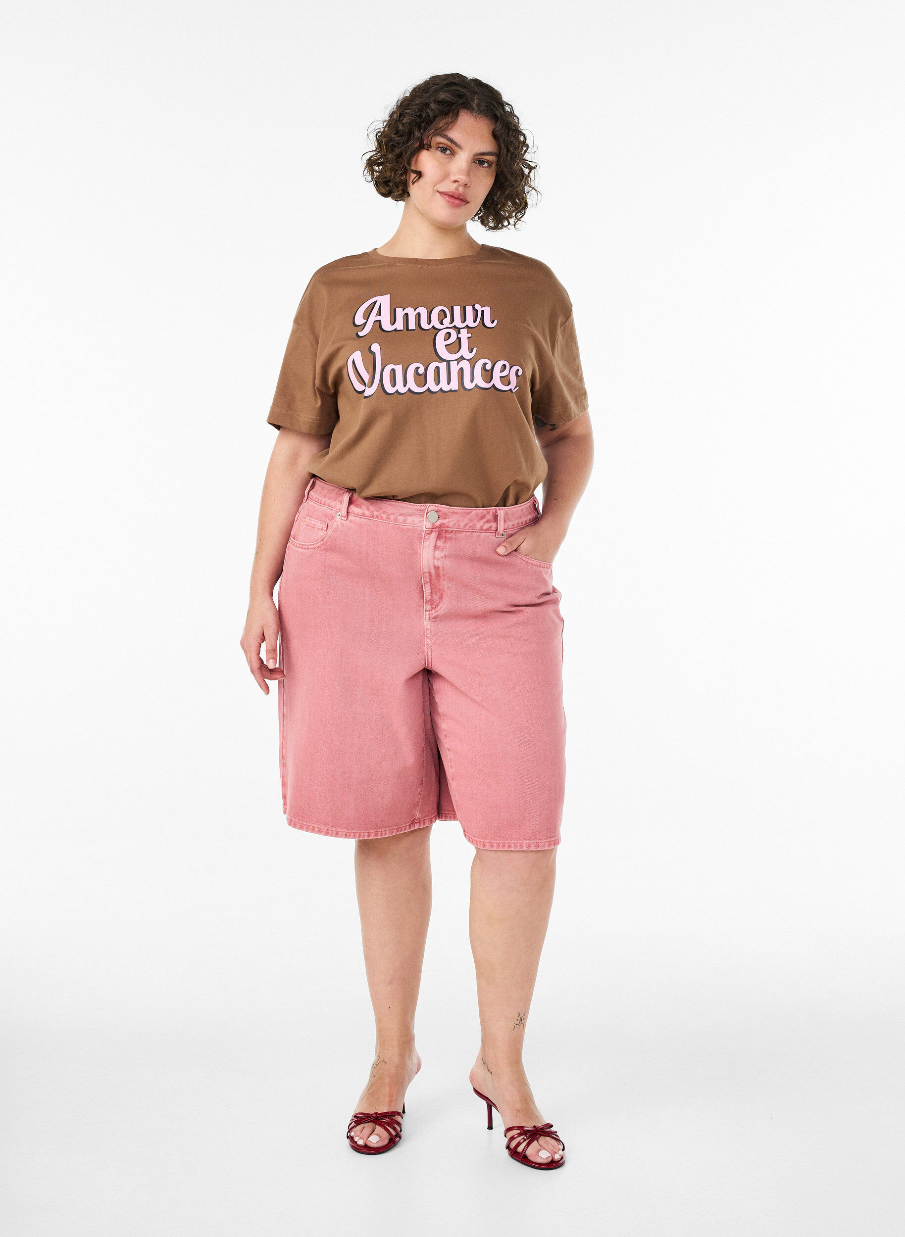 ZizziT-Shirt aus 100% Baumwolle mit kurzen &Auml;rmeln und Print, Braun, Model image number 1