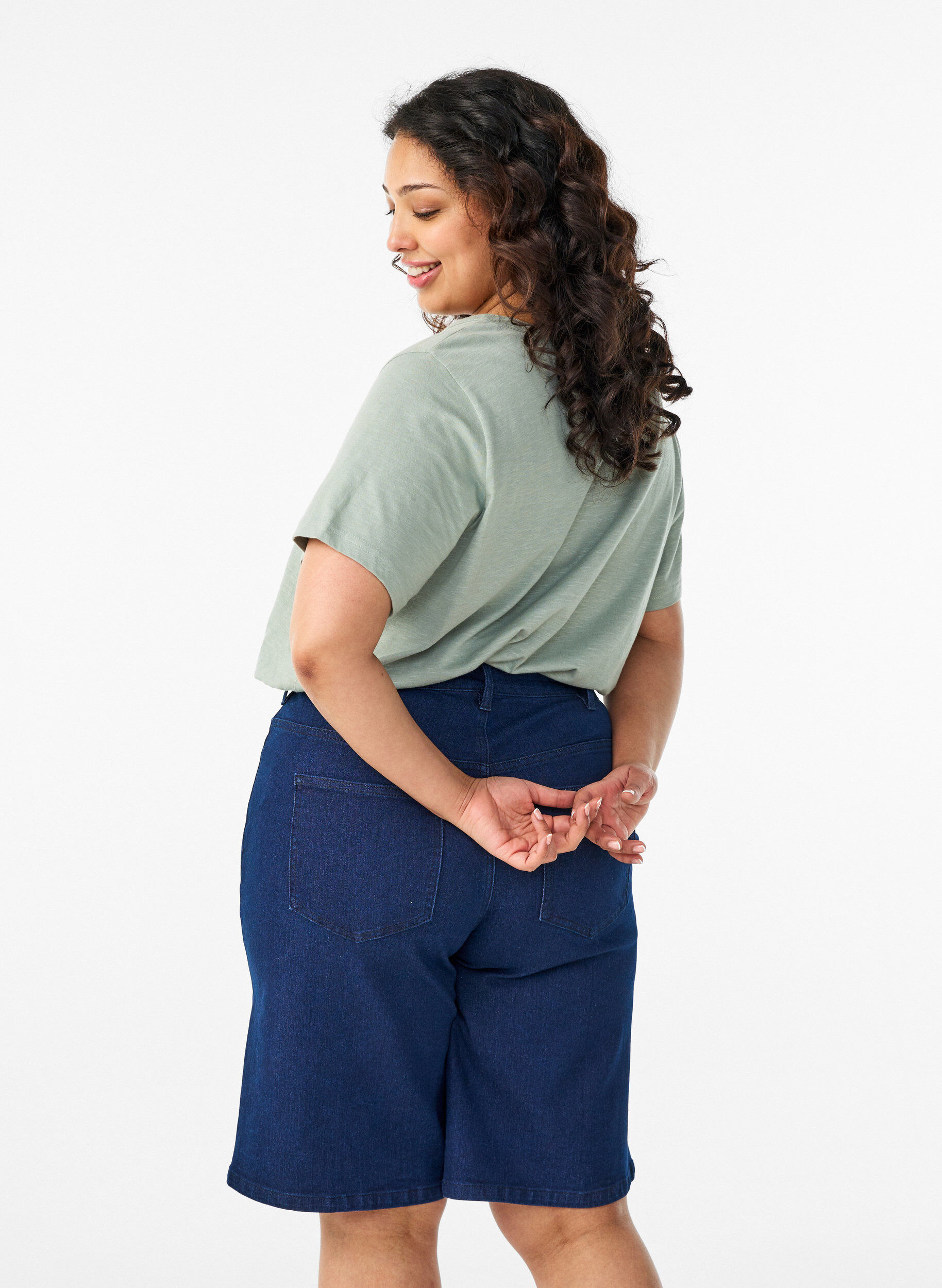 ZizziLocker sitzende Jeansshorts mit hoher Taille, Blau, Model image number 2