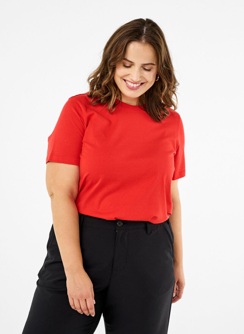 Basic T-Shirt aus Baumwolle mit Rundhalsausschnitt, Rot, Model image number 0