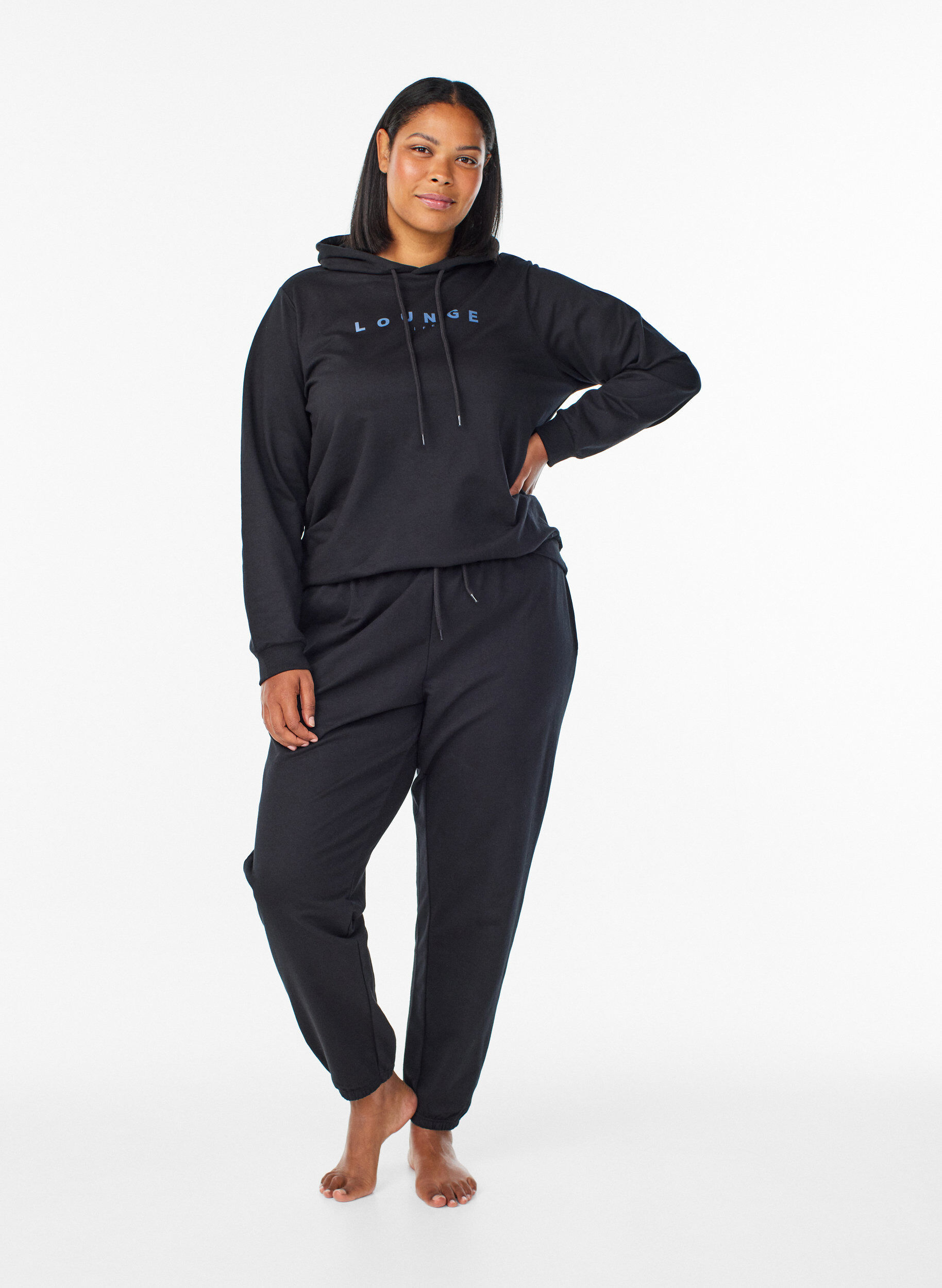Jogginghosen mit Taschen, Schwarz, Model