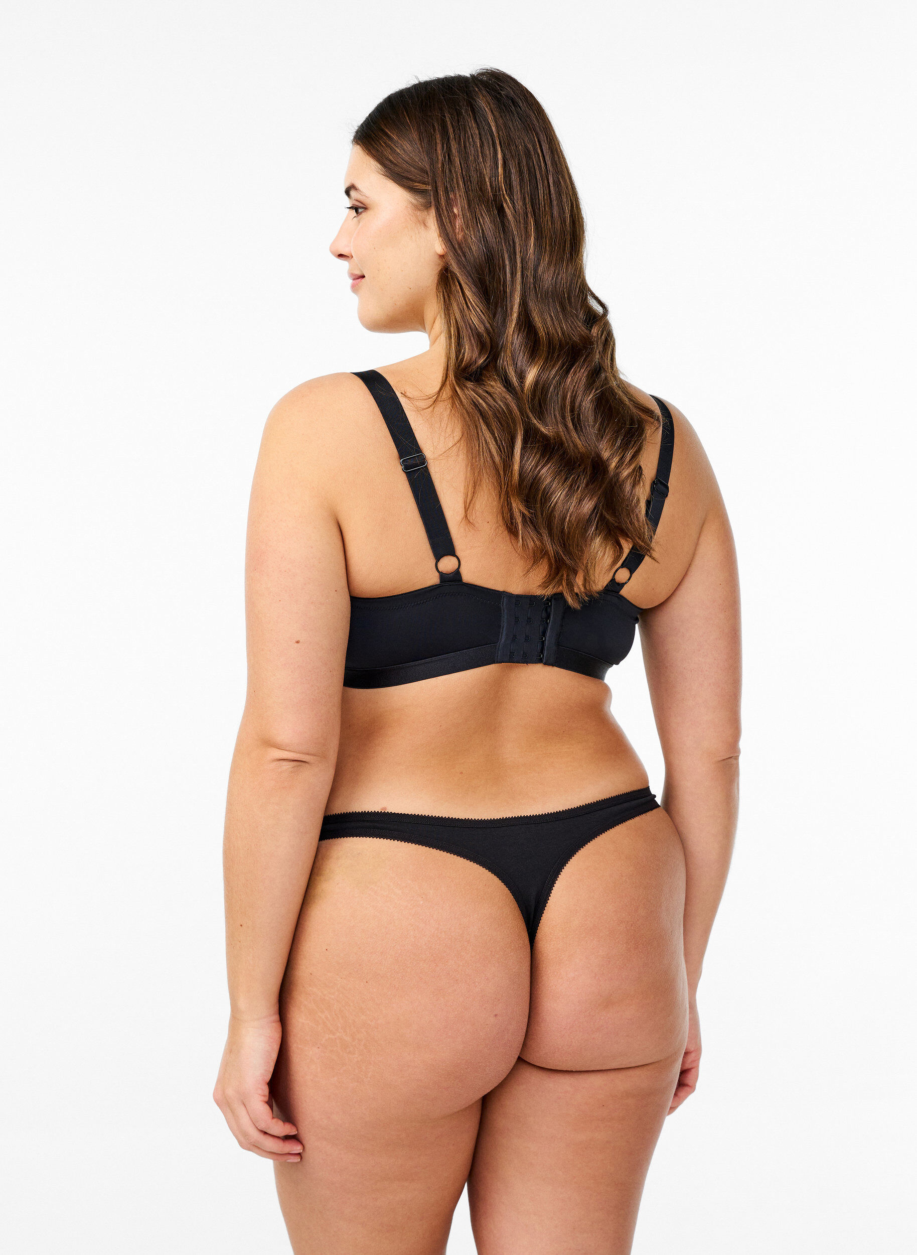 Zizzi7er-Pack Tangas aus Baumwolle mit niedriger Taille, Schwarz, Model image number 1