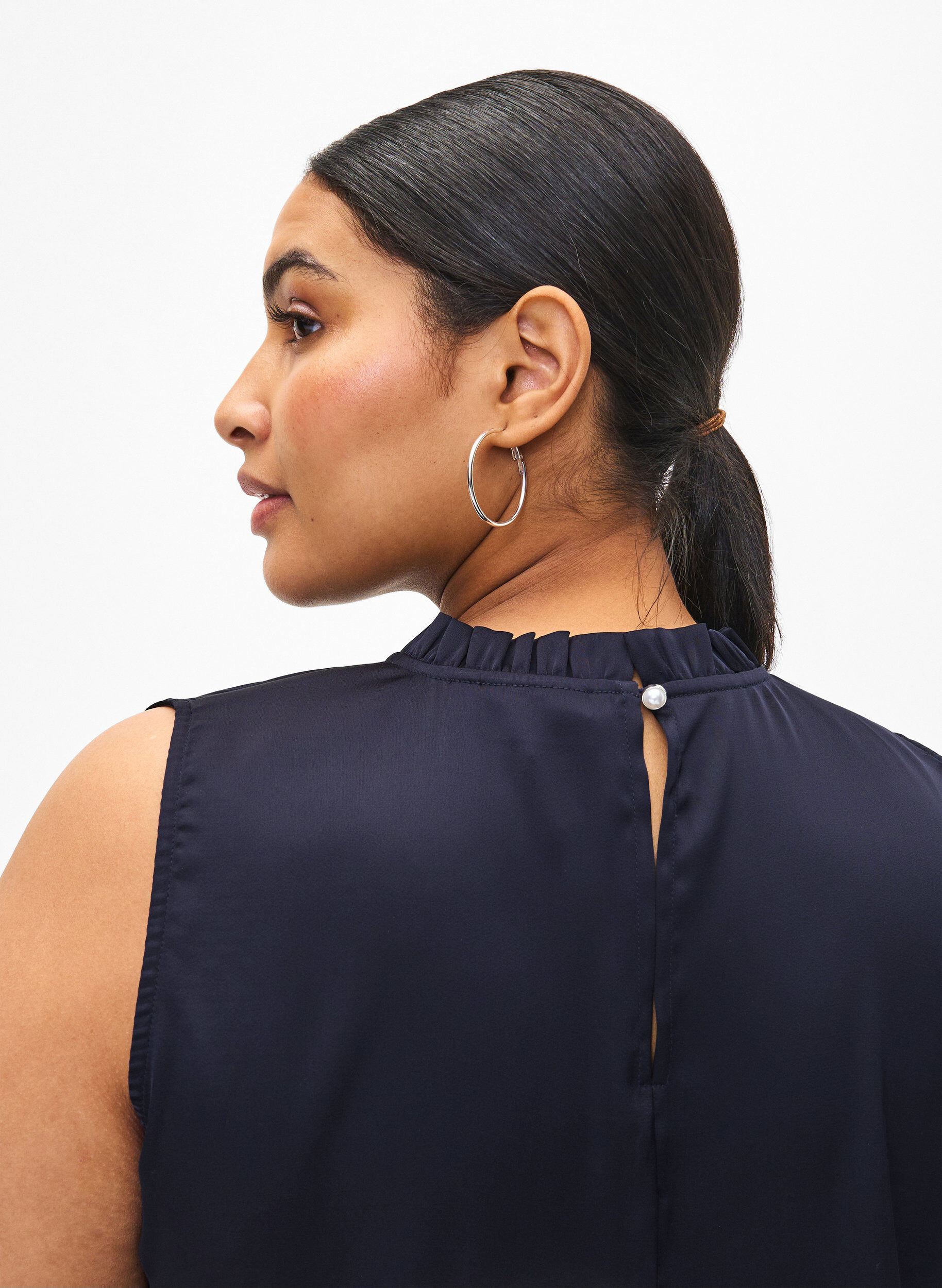 Zizzi&Auml;rmelloses Party-Top aus Satin, Night Sky, Model image number 2