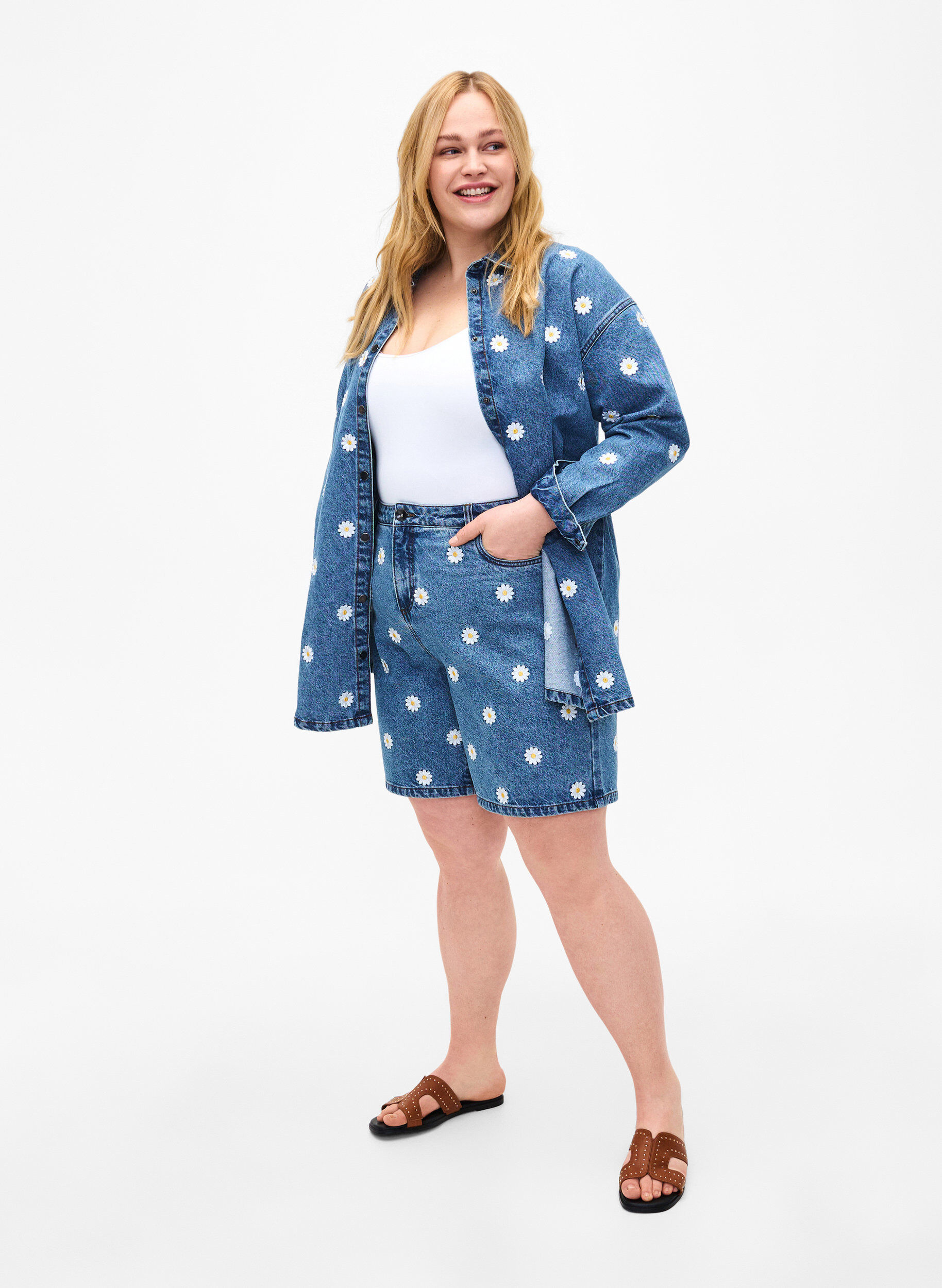 ZizziMille kurze Hosen mit hohem Bund und Blumenstickerei, L.B. Flower, Model image number 3