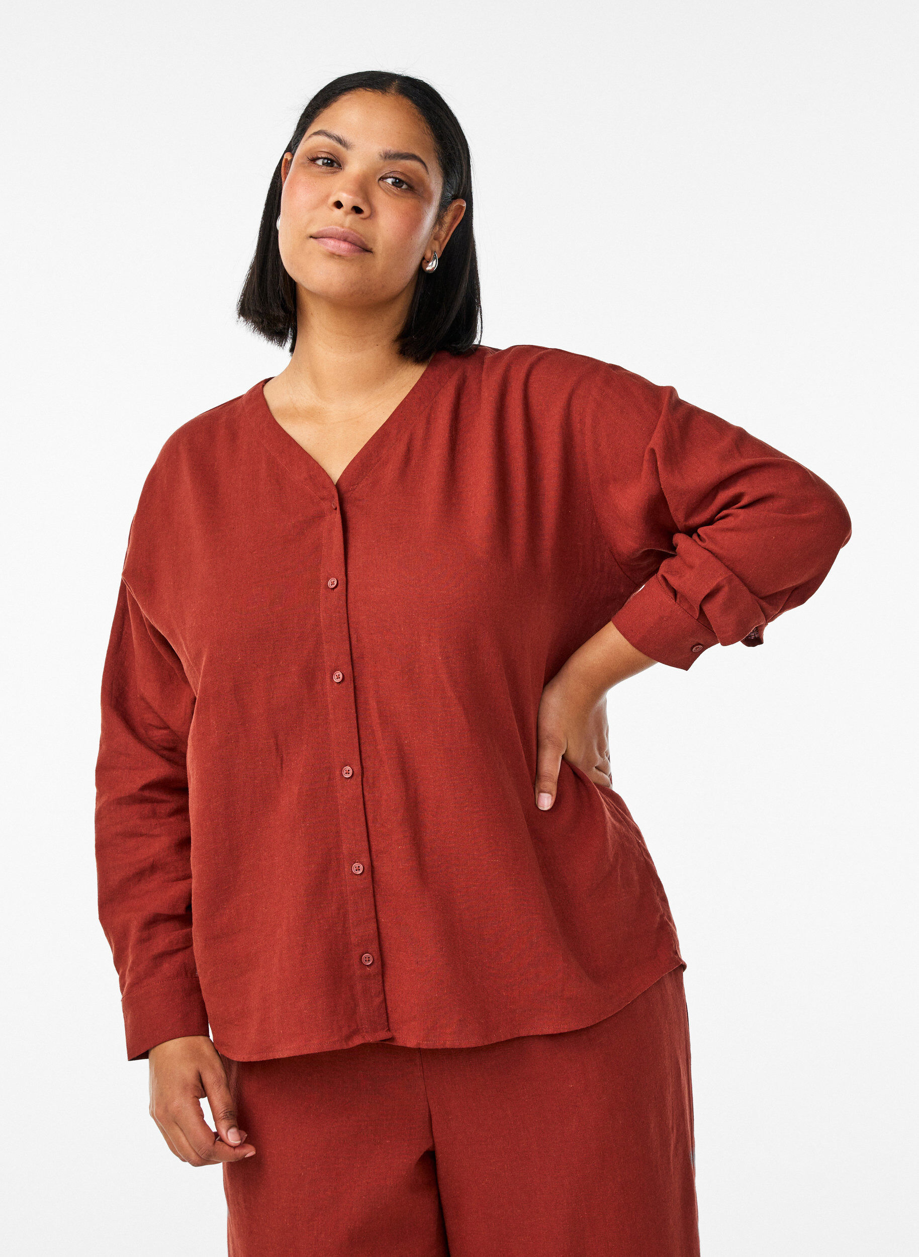 ZizziBluse aus Leinen und Viskose mit V-Ausschnitt, Rot, Model image number 0
