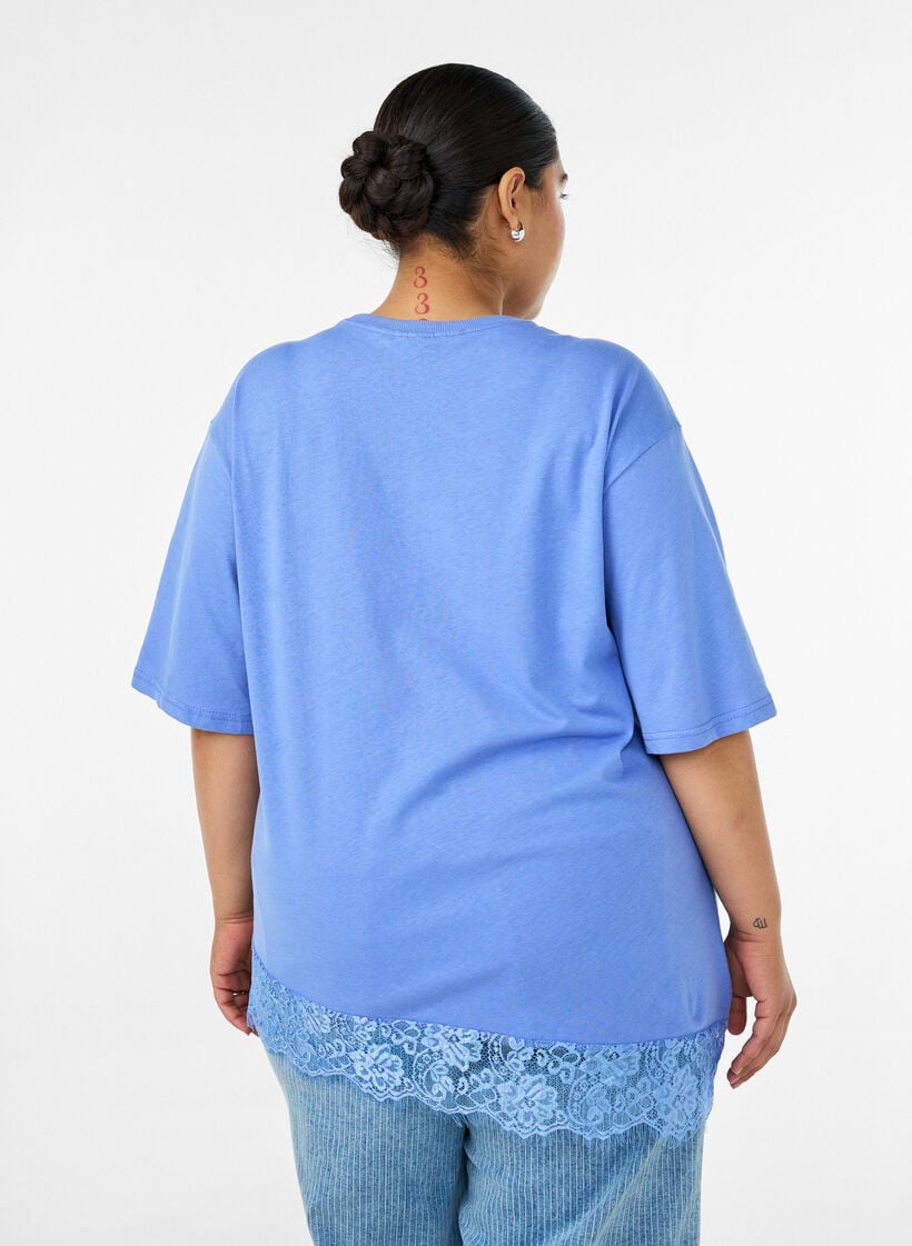 T-Shirt mit asymmetrischem Spitzensaum, lila, Model image number 2