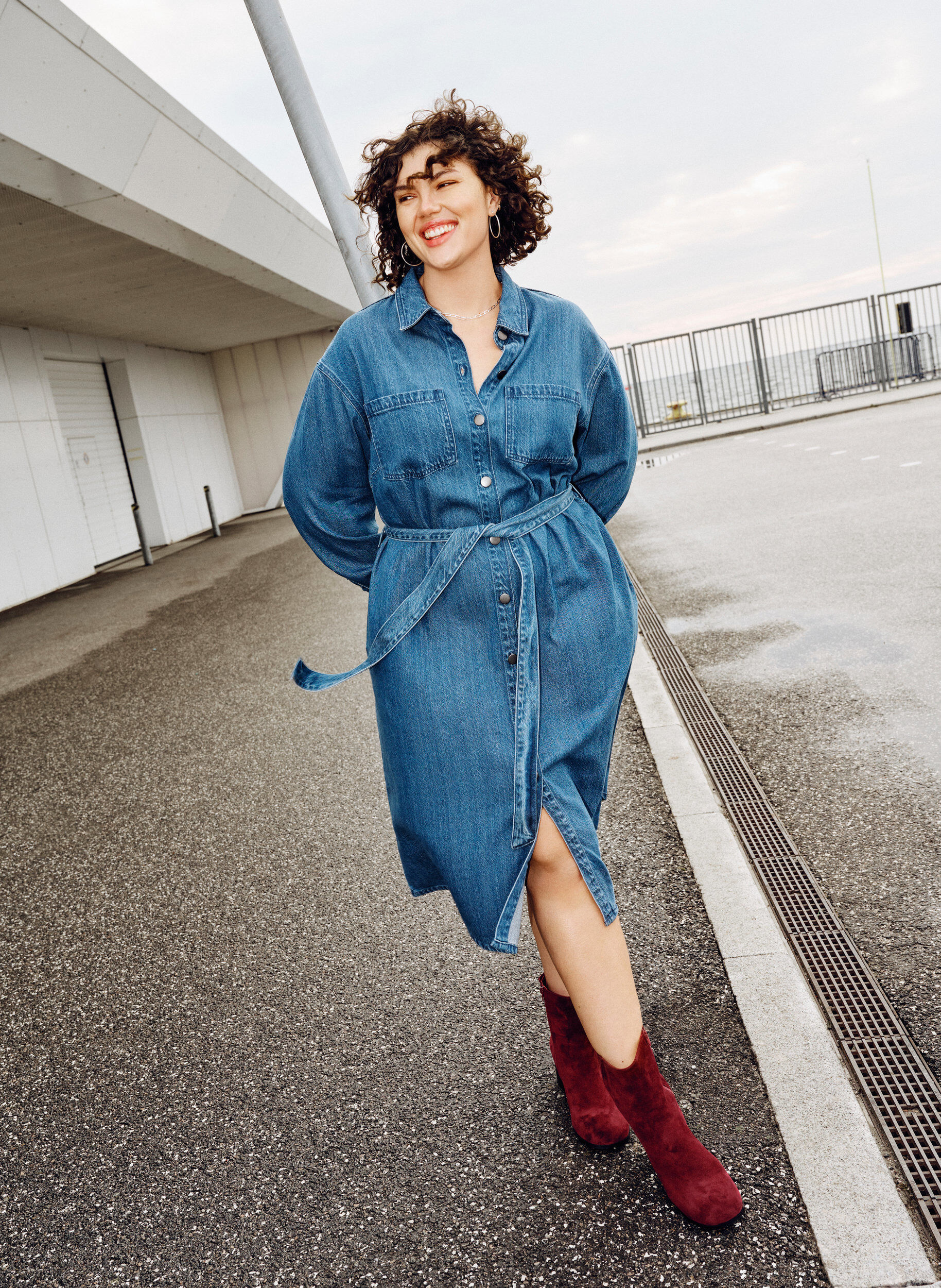 ZizziDenim-Hemdkleid mit Bindeg&uuml;rtel und Seitentaschen, Blau, Image image number 0