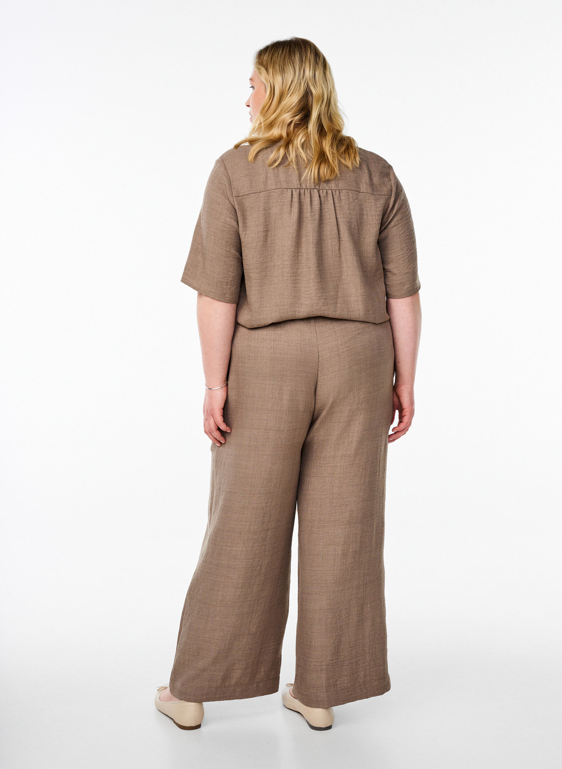 ZizziLockere Hose mit elastischem Bund und Taschen, Braun, Model image number 1