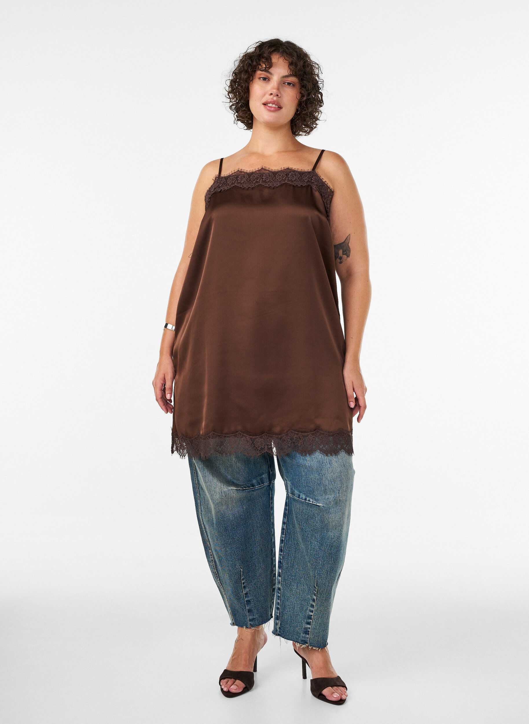 ZizziLanges Top aus Satin mit Spitzen, Braun, Model image number 1