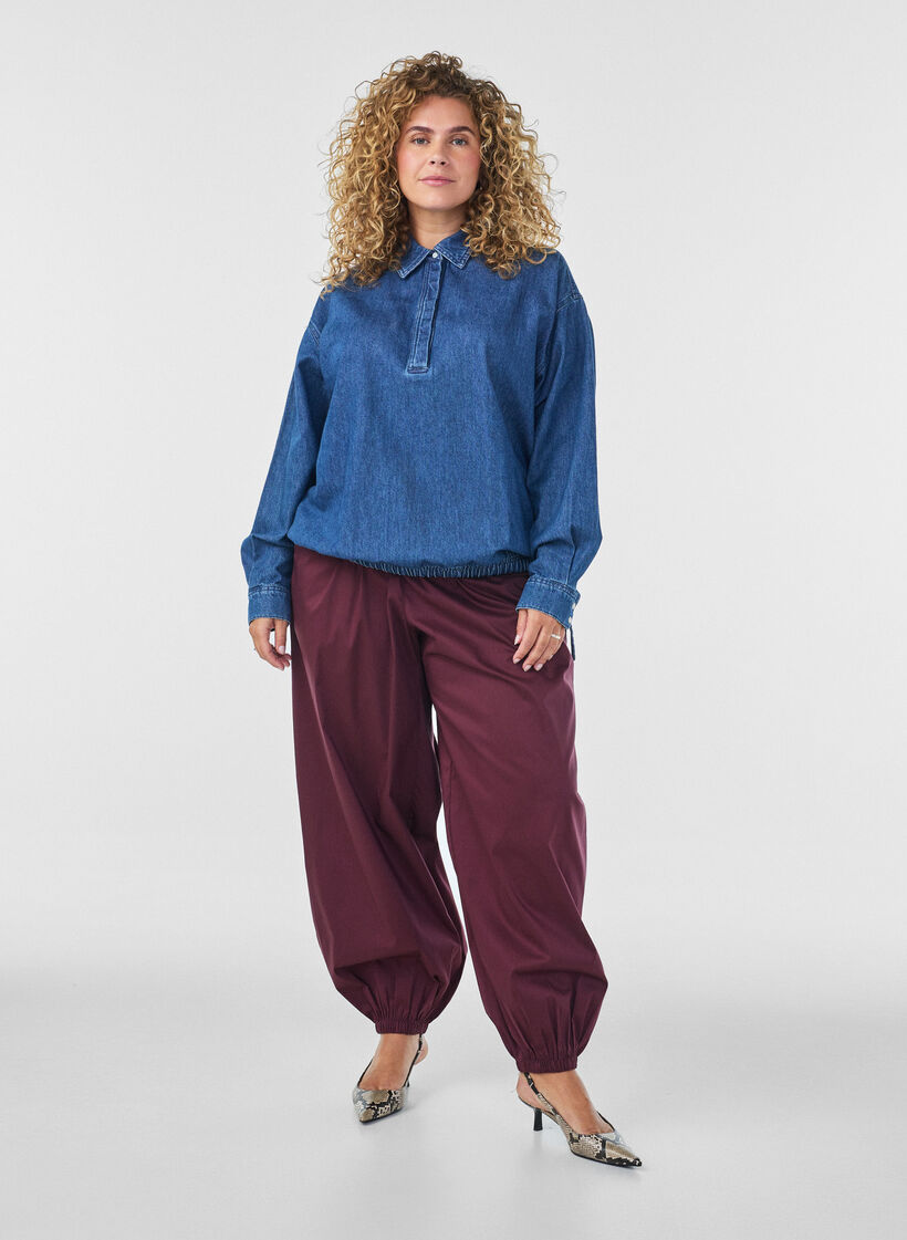 Bluse aus Denim mit Balloon-Fit, Blau, Model