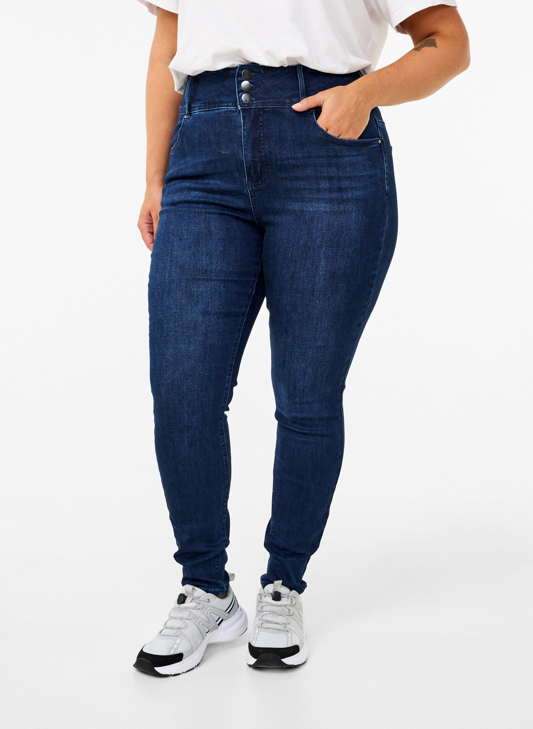 ZizziSuper schlanke Bea Jeans mit extra hoher Taille, Blau, Model image number 2