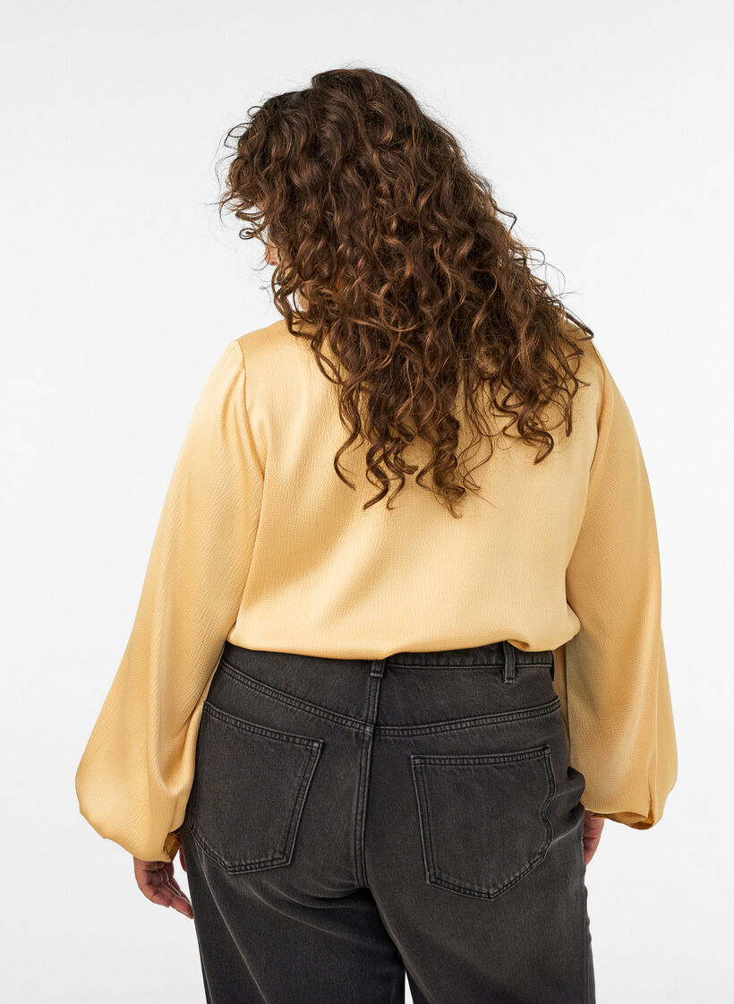 Bluse mit Hemdkragen und V-Ausschnitt, Gelb, Model image number 2