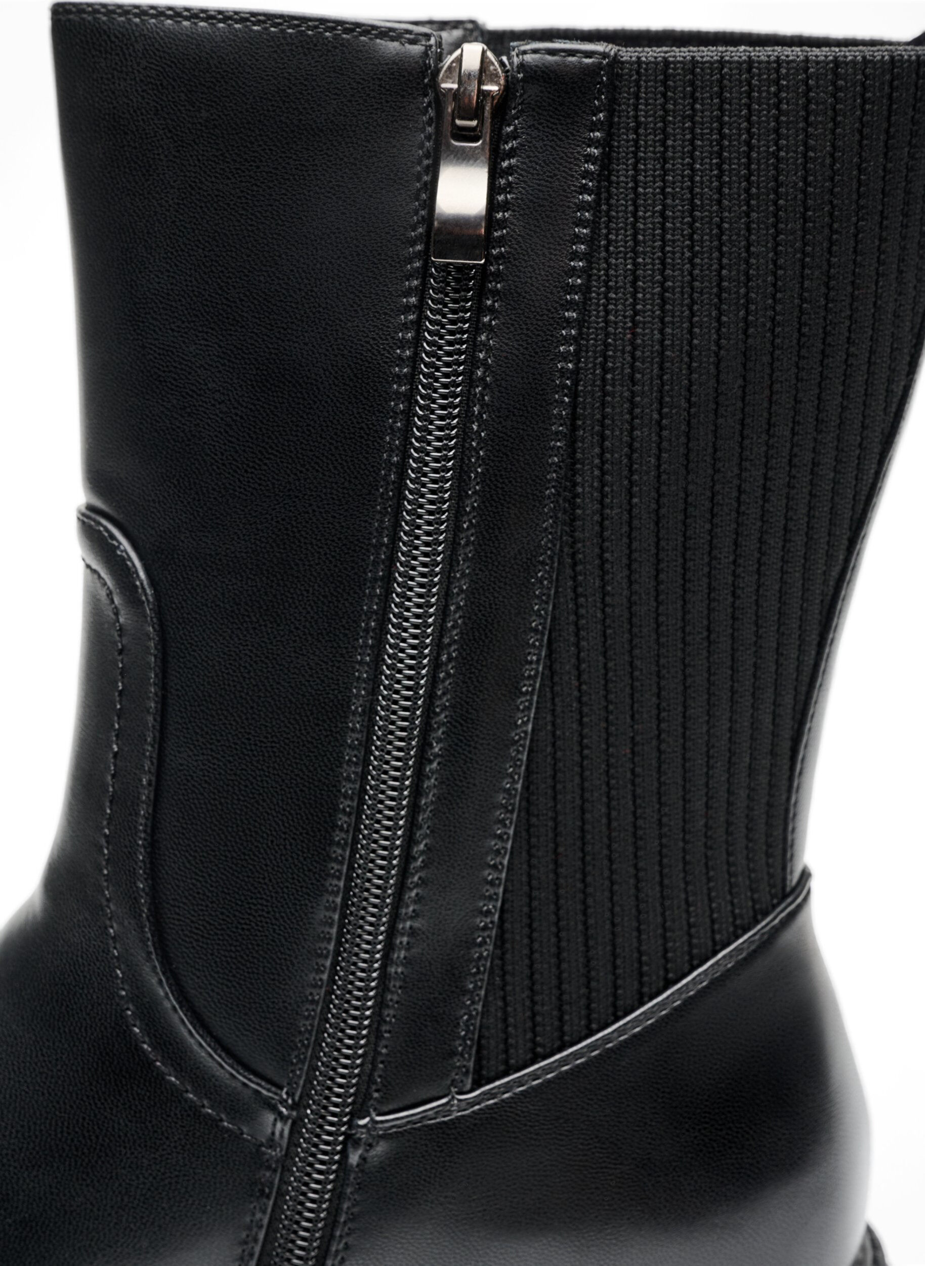 ZizziChelsea-Boot mit chunky Sohle und gerippten Eins&auml;tzen, Schwarz, Packshot image number 2