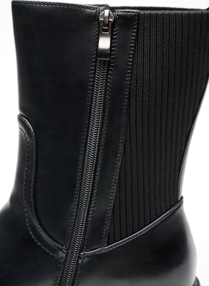 Chelsea-Boot mit chunky Sohle und gerippten Eins&auml;tzen, Schwarz, Packshot image number 2