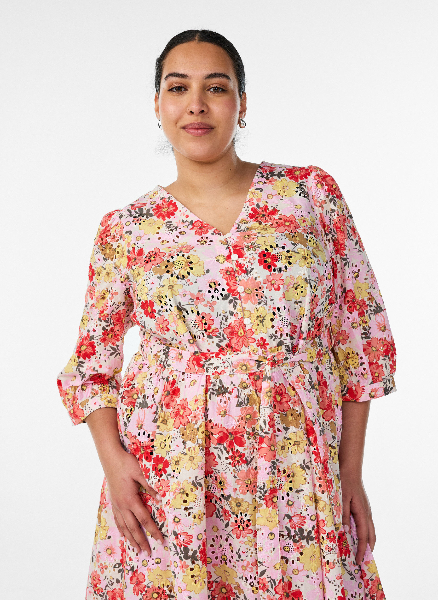 ZizziGebl&uuml;mtes Midikleid mit Lochstickerei und Bindeg&uuml;rtel, Rot, Model image number 2