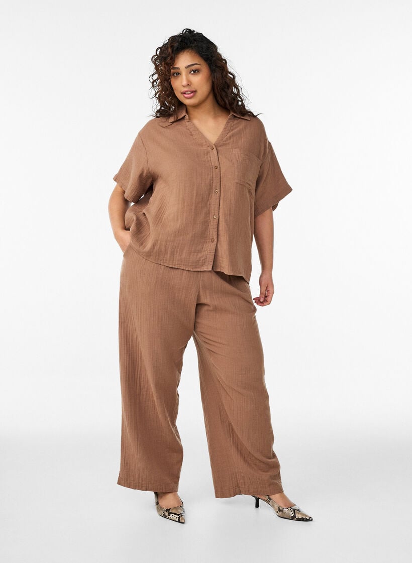 Bluse aus Baumwoll-Musselin mit kurzen &Auml;rmeln, Braun, Model