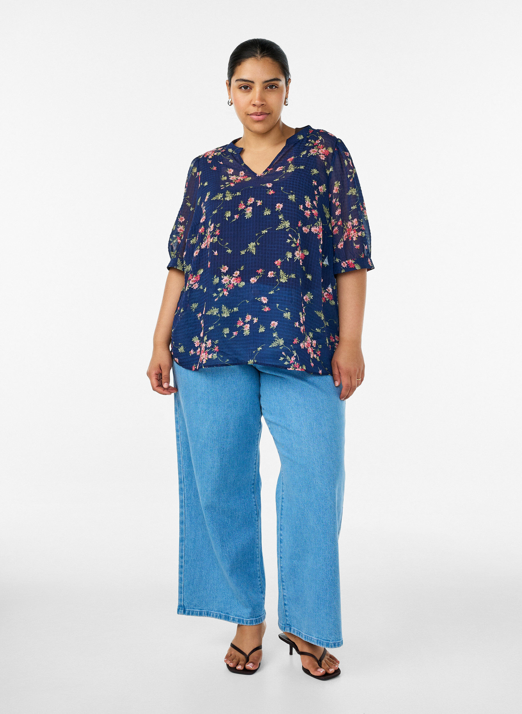 ZizziGebl&uuml;mte Bluse mit V-Ausschnitt, Blau, Model image number 1