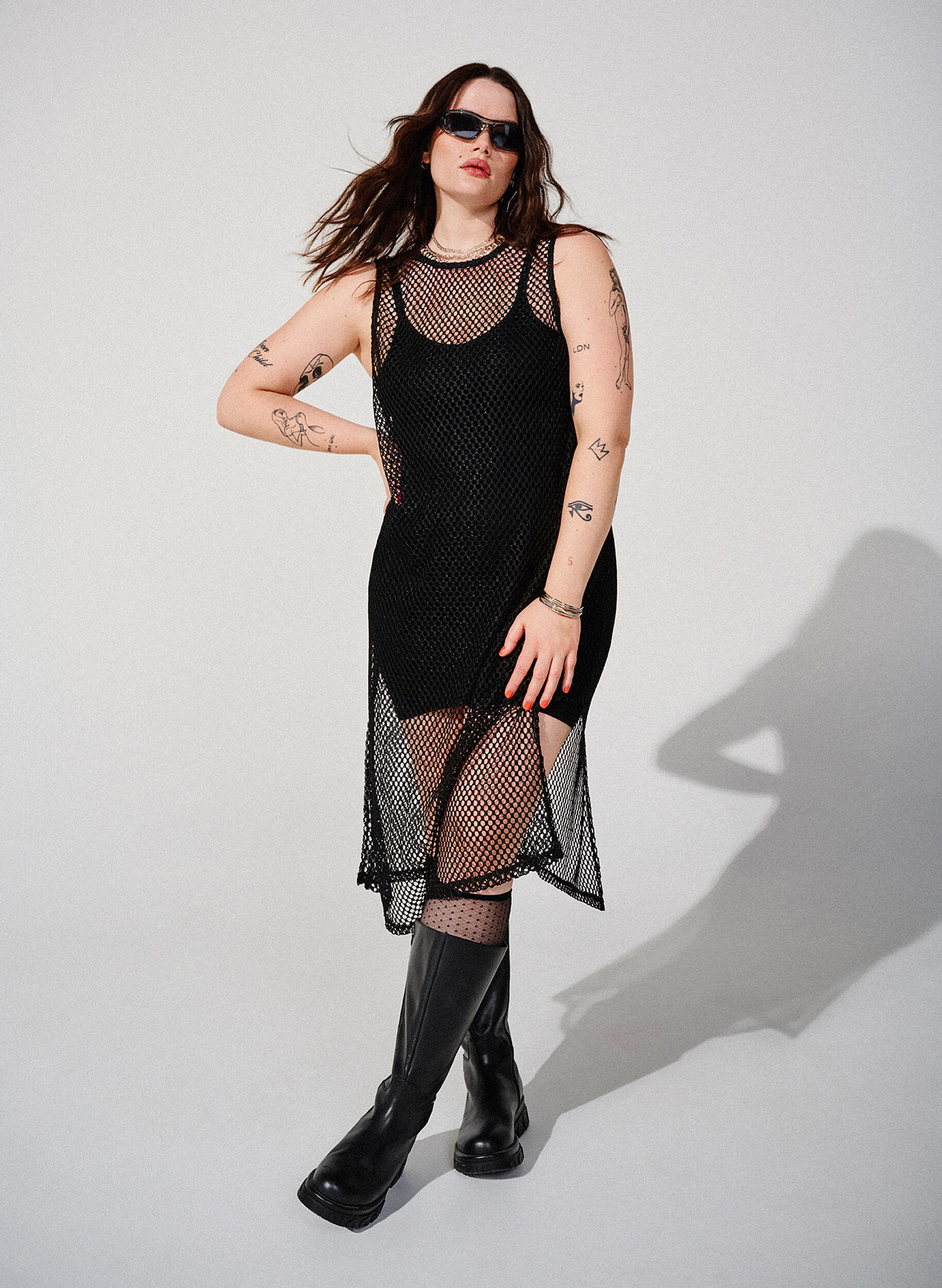 Zizzi&Auml;rmelloses Mesh-Kleid mit Schlitz, Black, Image image number 0