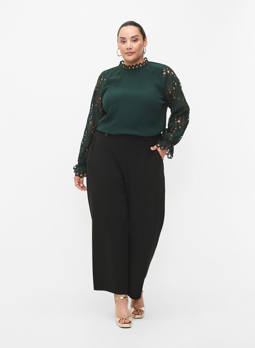  Viskosebluse mit crochet Ärmeln, Scarab, Model image number 2