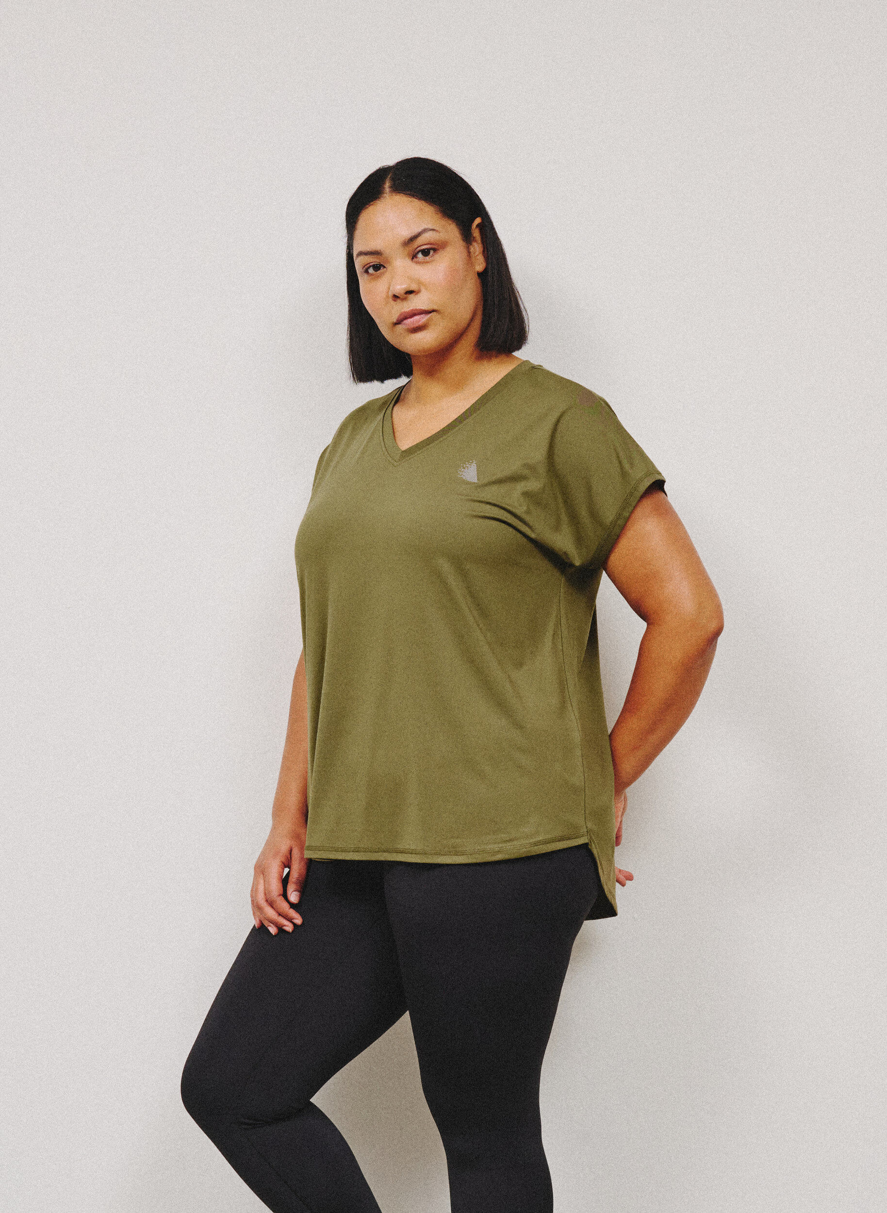Kurzarm Trainingsshirt mit V-Ausschnitt