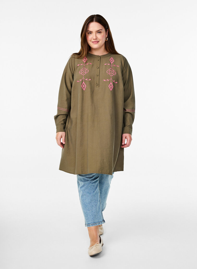 Kurzes Kleid mit kontrastierender Stickerei, Grün, Model image number 1