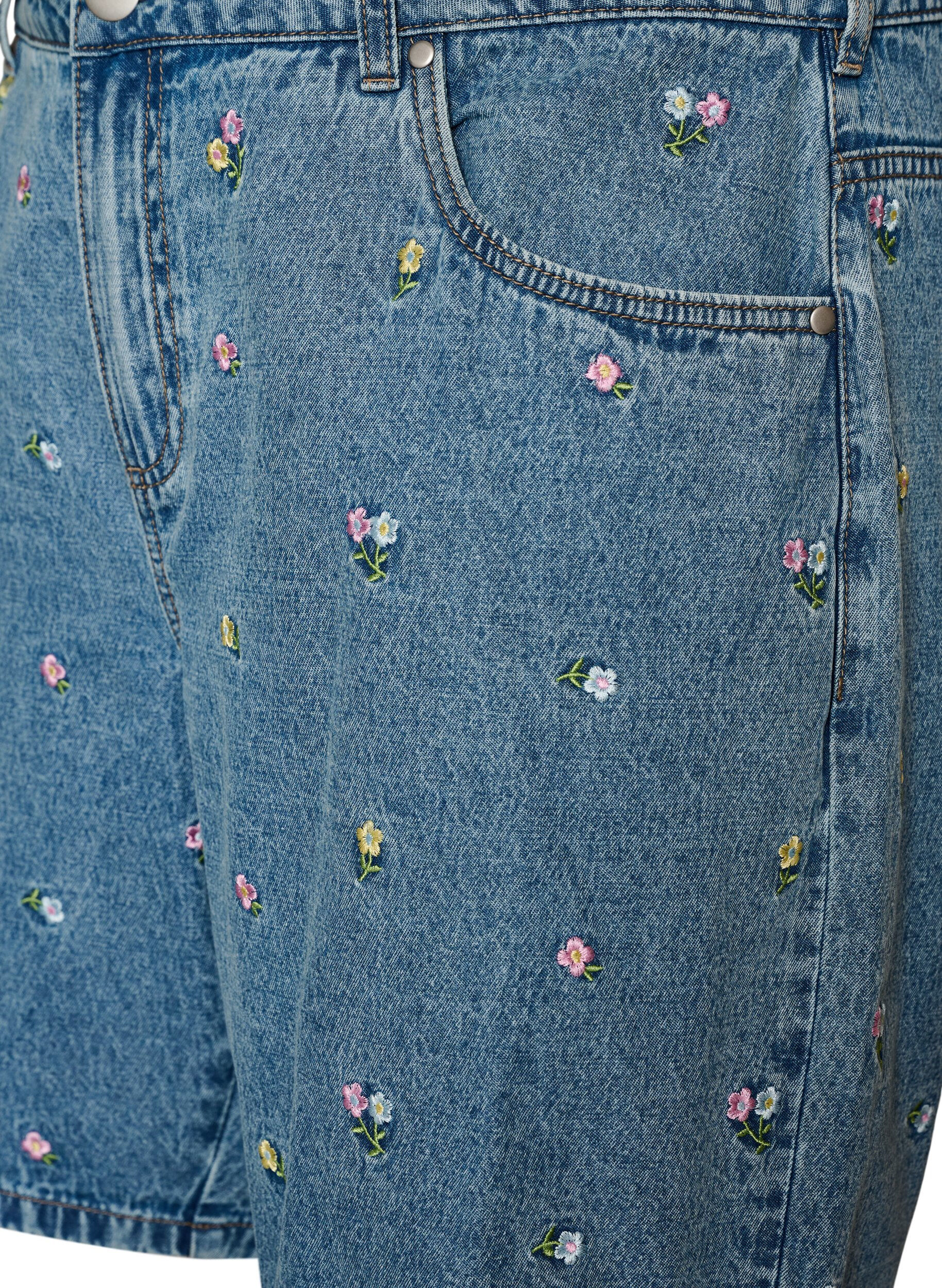 ZizziShorts aus Denim mit bestickten Blumen, Blau, Packshot image number 2