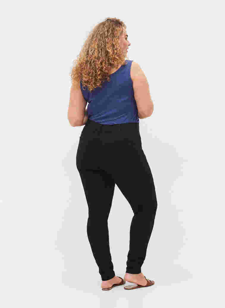Superschlanke Amy-Jeans mit elastischem Bund, Black, Model