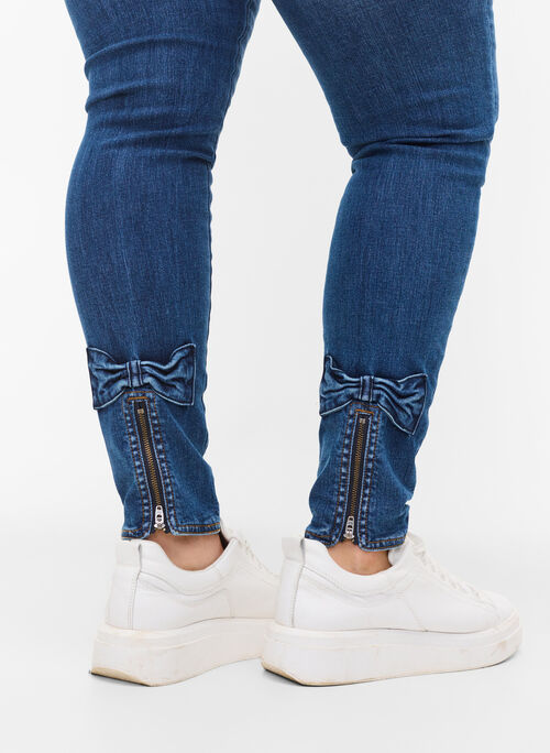 Super Slim Amy Jeans mit Schleife und Reißverschluss