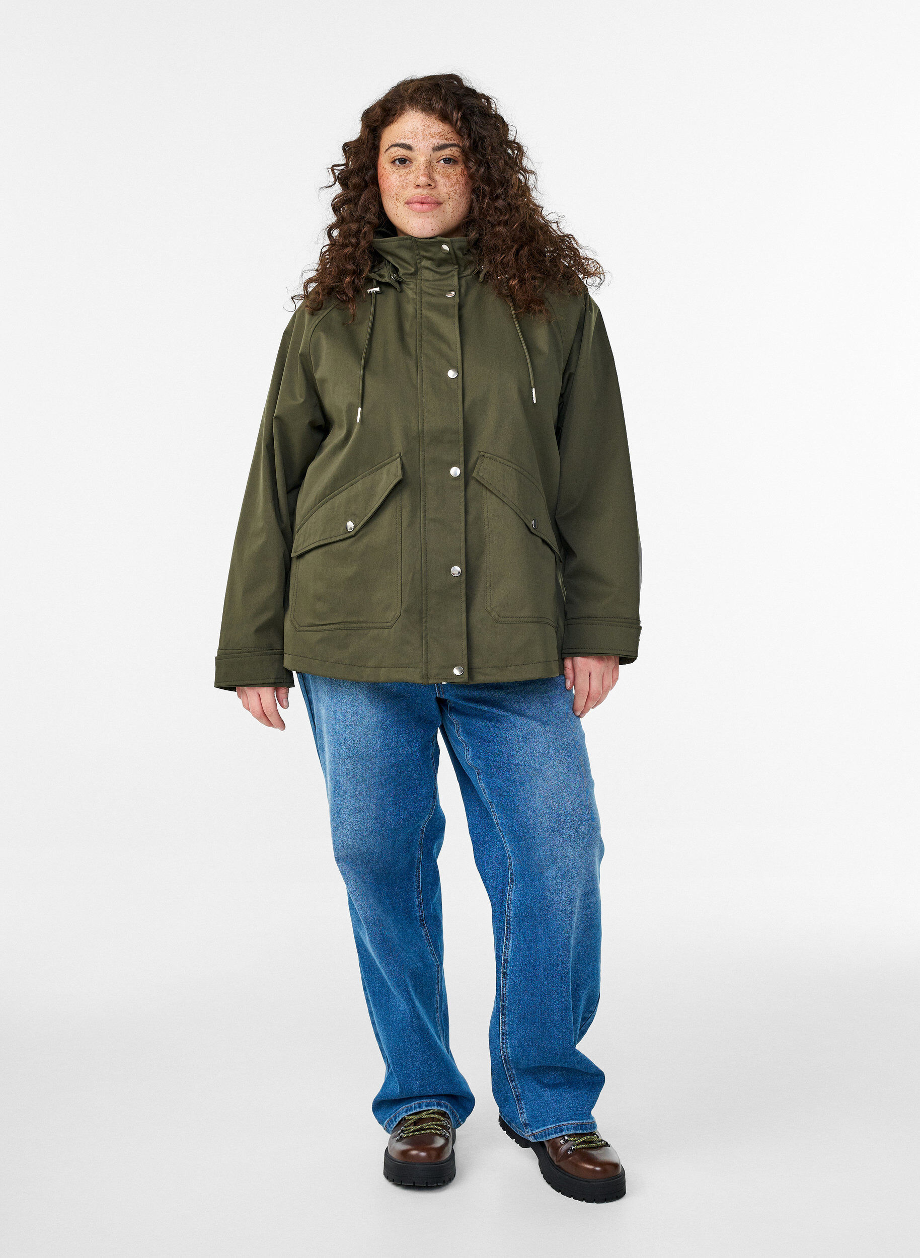 ZizziKurze Fr&uuml;hlingsjacke mit abnehmbarer Kapuze, Gr&uuml;n, Model image number 1