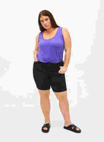 Slim Fit Emily Shorts mit normaler Taille, Black solid, Model image number 3