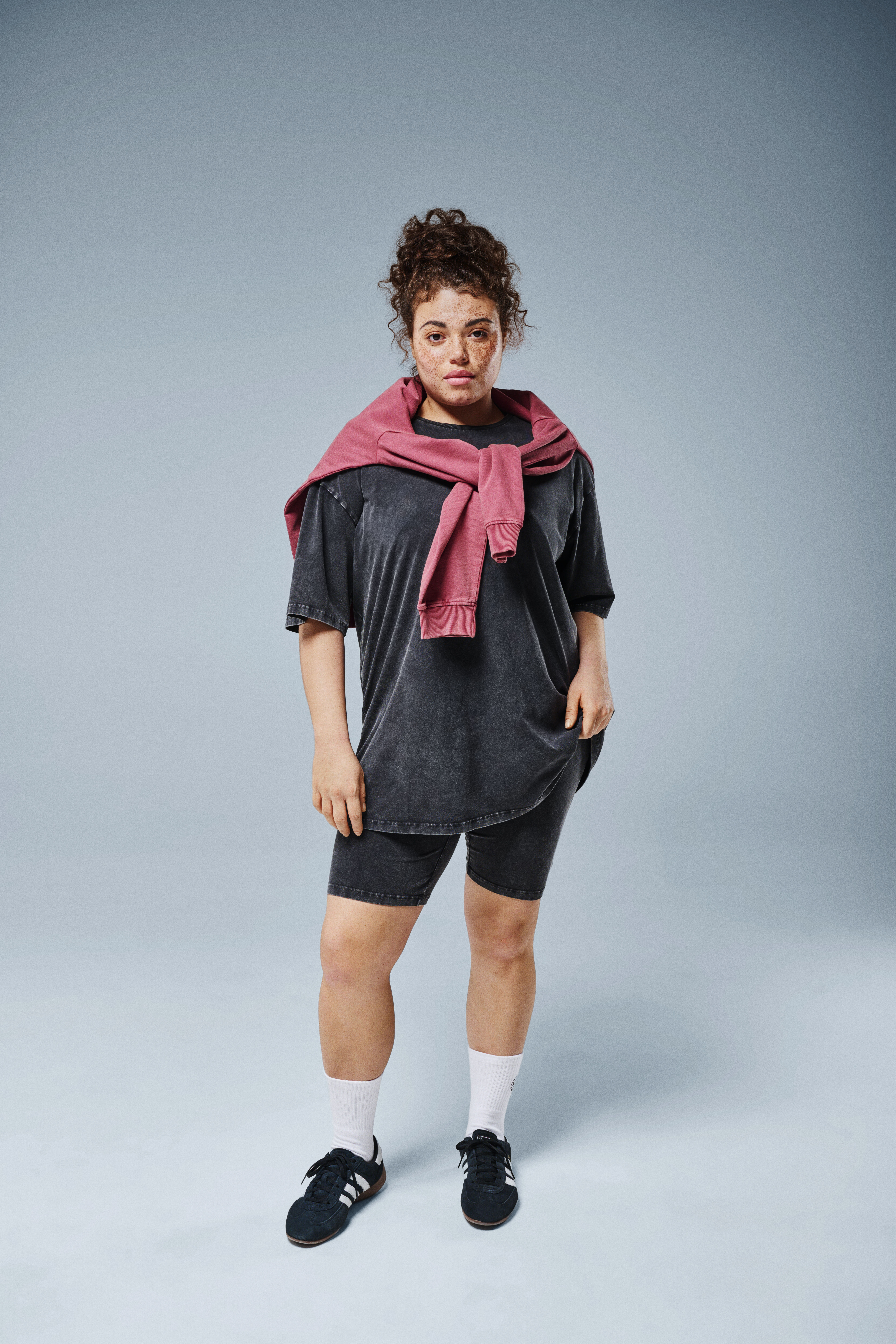 ZizziSweatshirt im Washed-Look, , Model