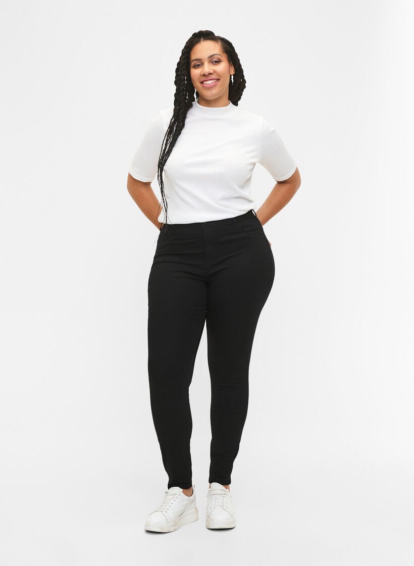 Super Slim Amy Jeans mit hoher Taille, Schwarz, Model image number 0