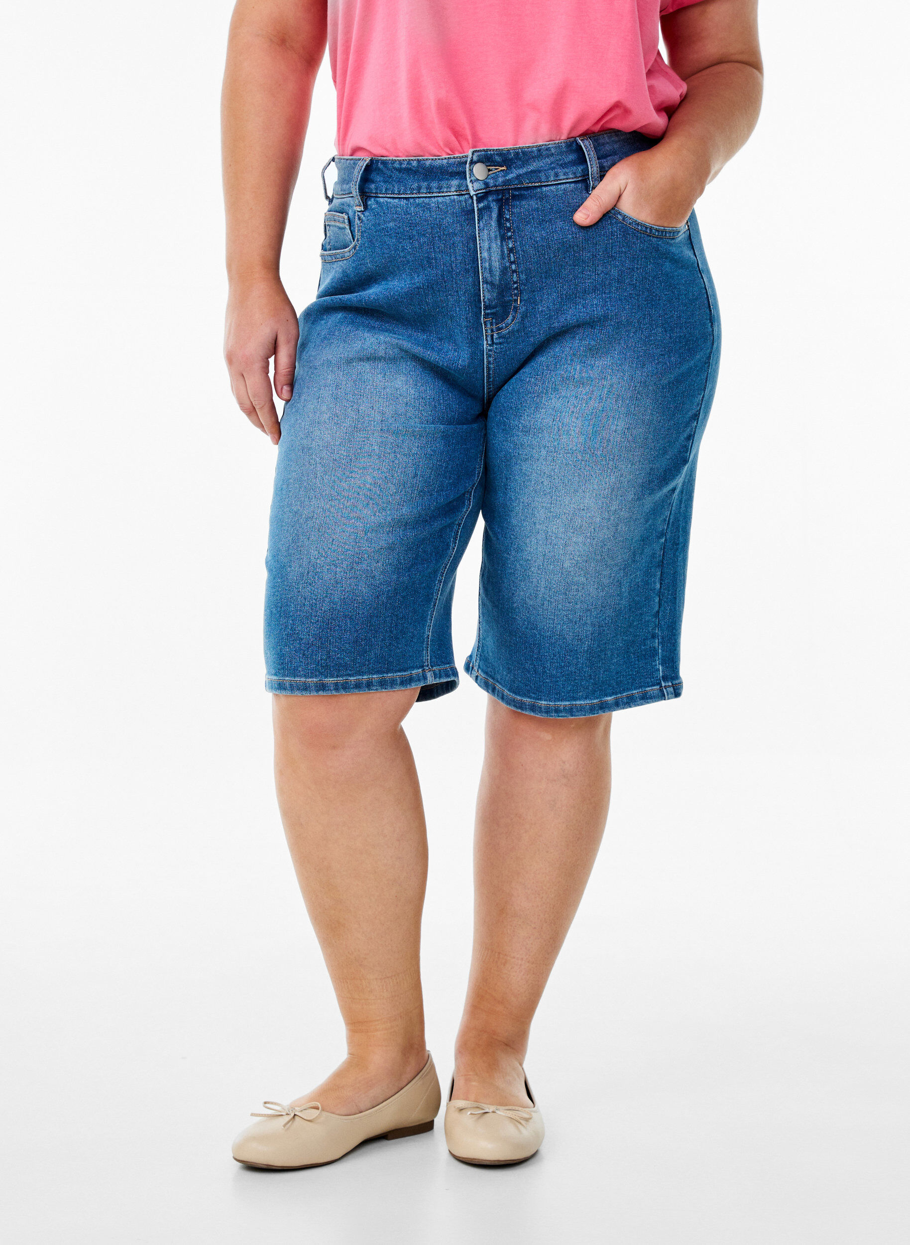 ZizziHoch taillierte Bermuda Shorts aus Denim, Blau, Model image number 2