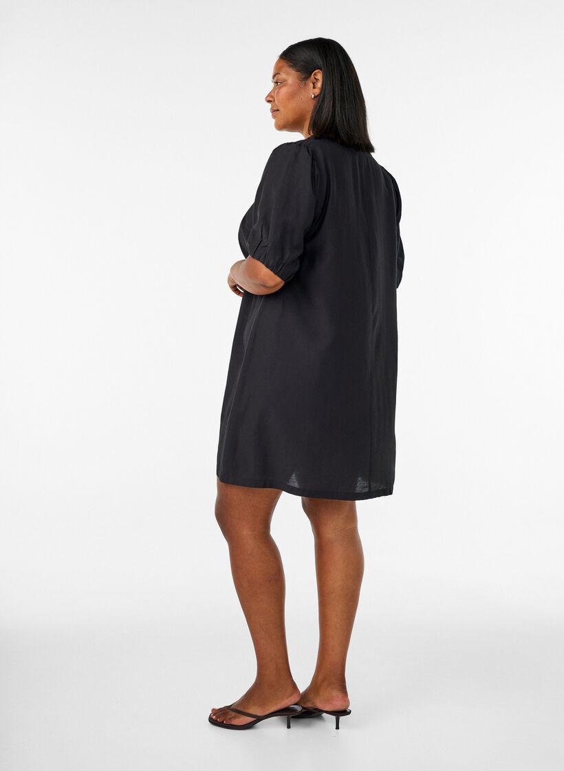 Kurzes A-Linien-Kleid mit V-Ausschnitt, Schwarz, Model image number 2