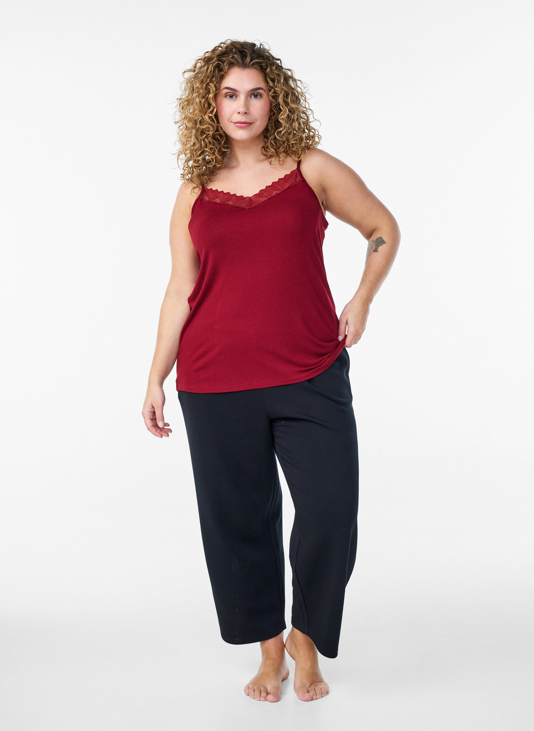 ZizziTop mit Spitzendetails und Spaghettitr&auml;gern, Braun, Model image number 1