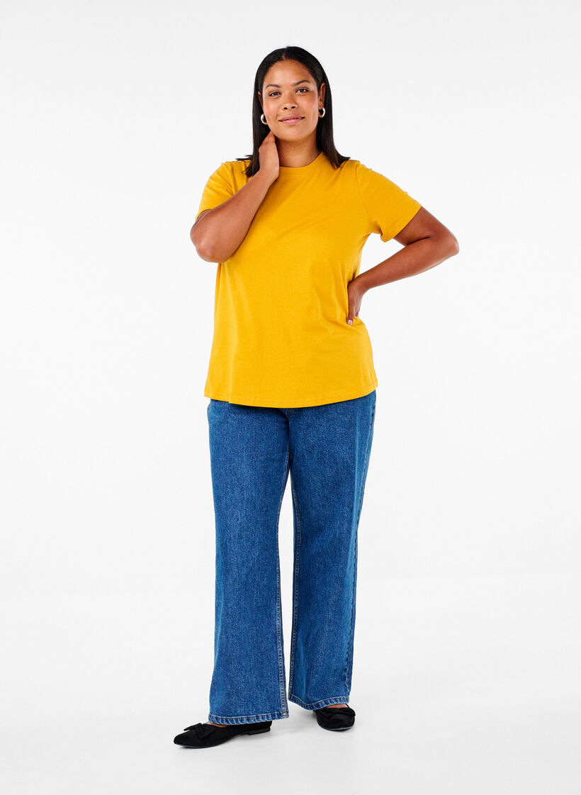 Basic-T-Shirt aus Baumwolle mit Rundhalsausschnitt, Gelb, Model image number 1