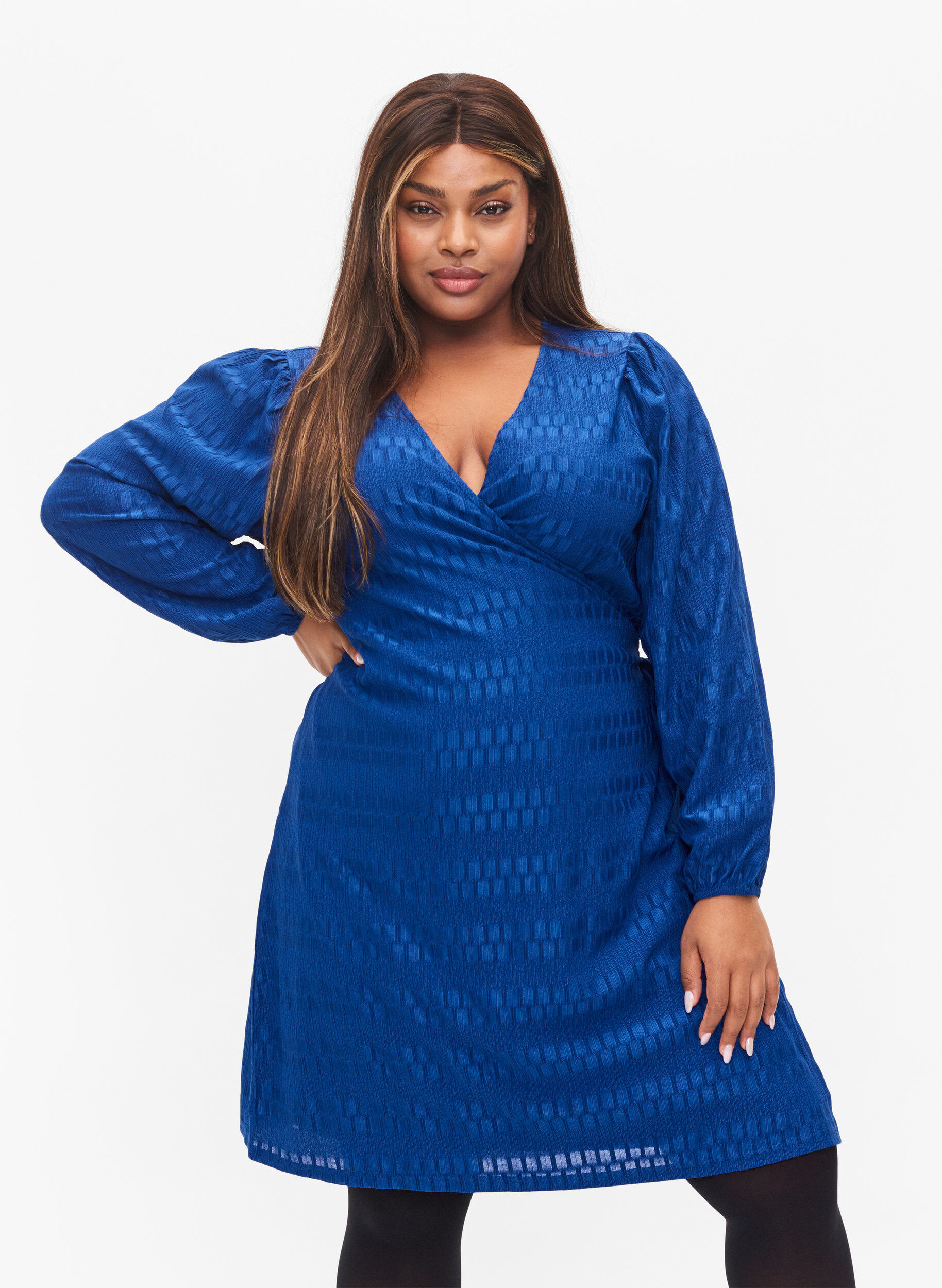 ZizziWickelkleid mit langen &Auml;rmeln und Strukturmuster, Surf the web, Model image number 0